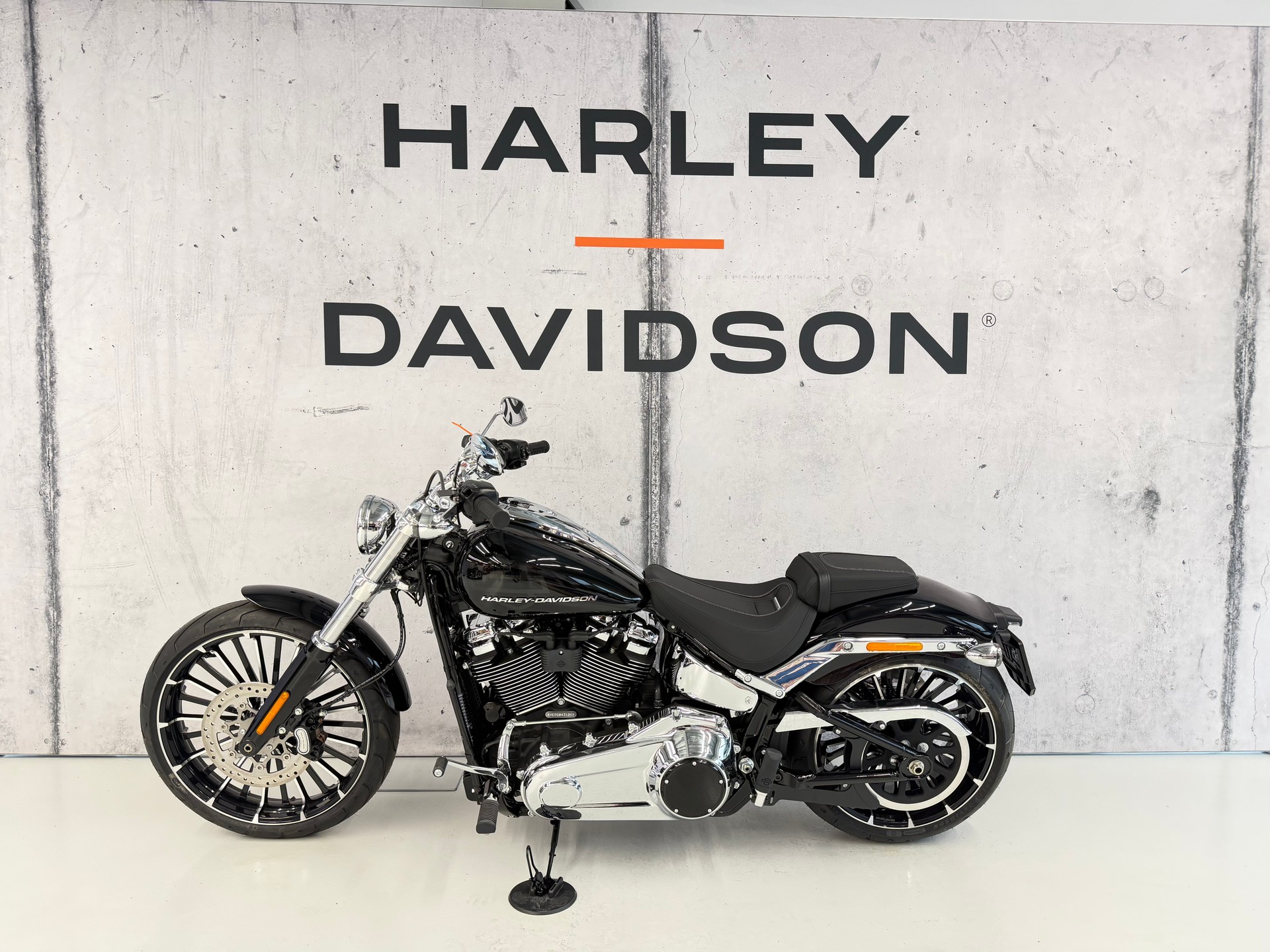 HARLEY-DAVIDSON FXBR Breakout 117-showroom-element-3