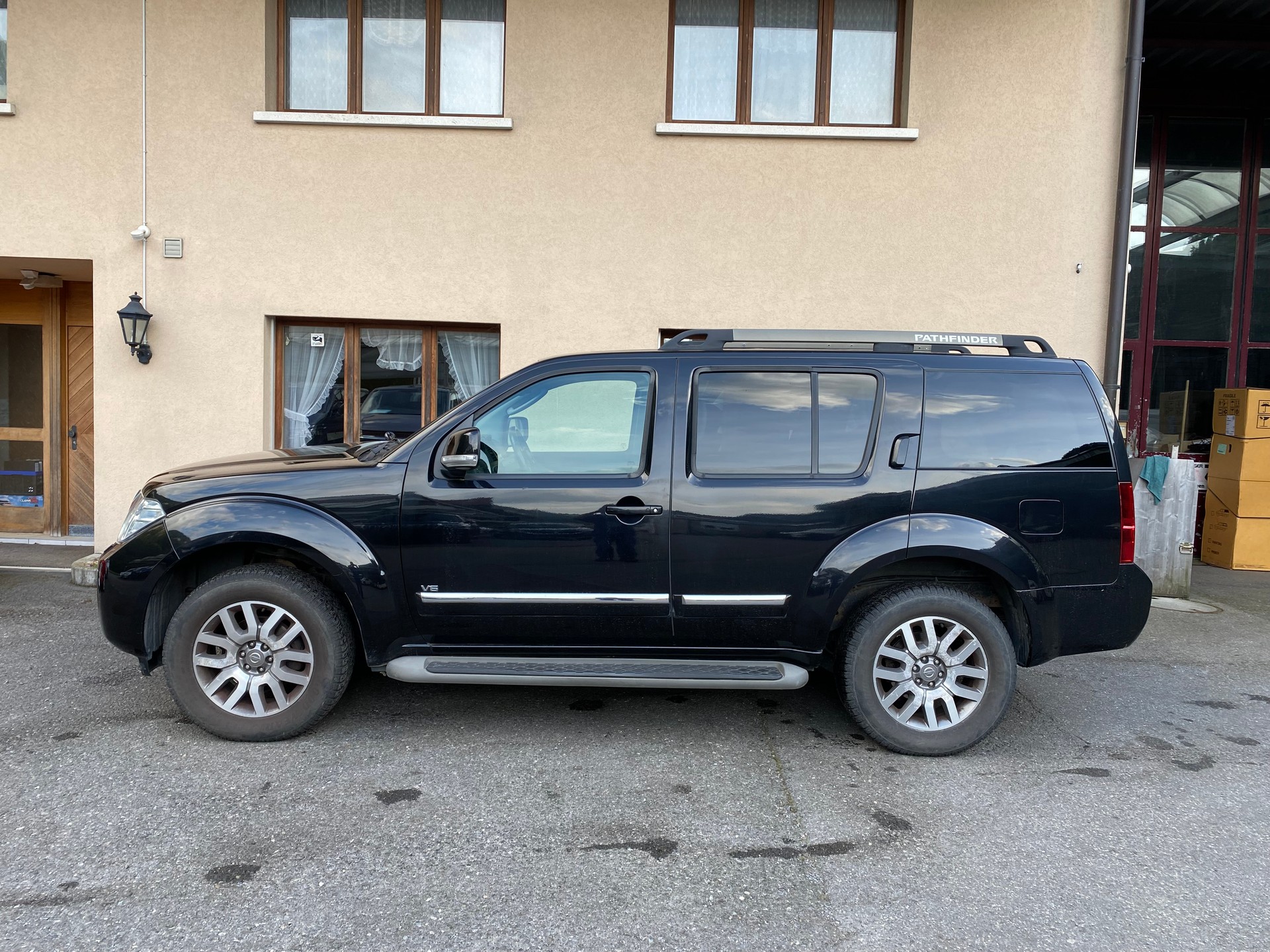 NISSAN Pathfinder 3.0 dCi LE Automatic-image-0