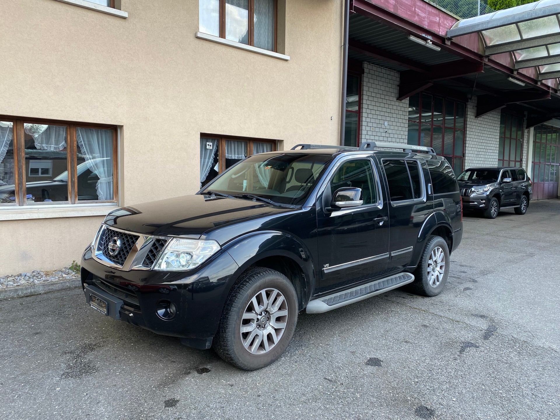NISSAN Pathfinder 3.0 dCi LE Automatic-image-3