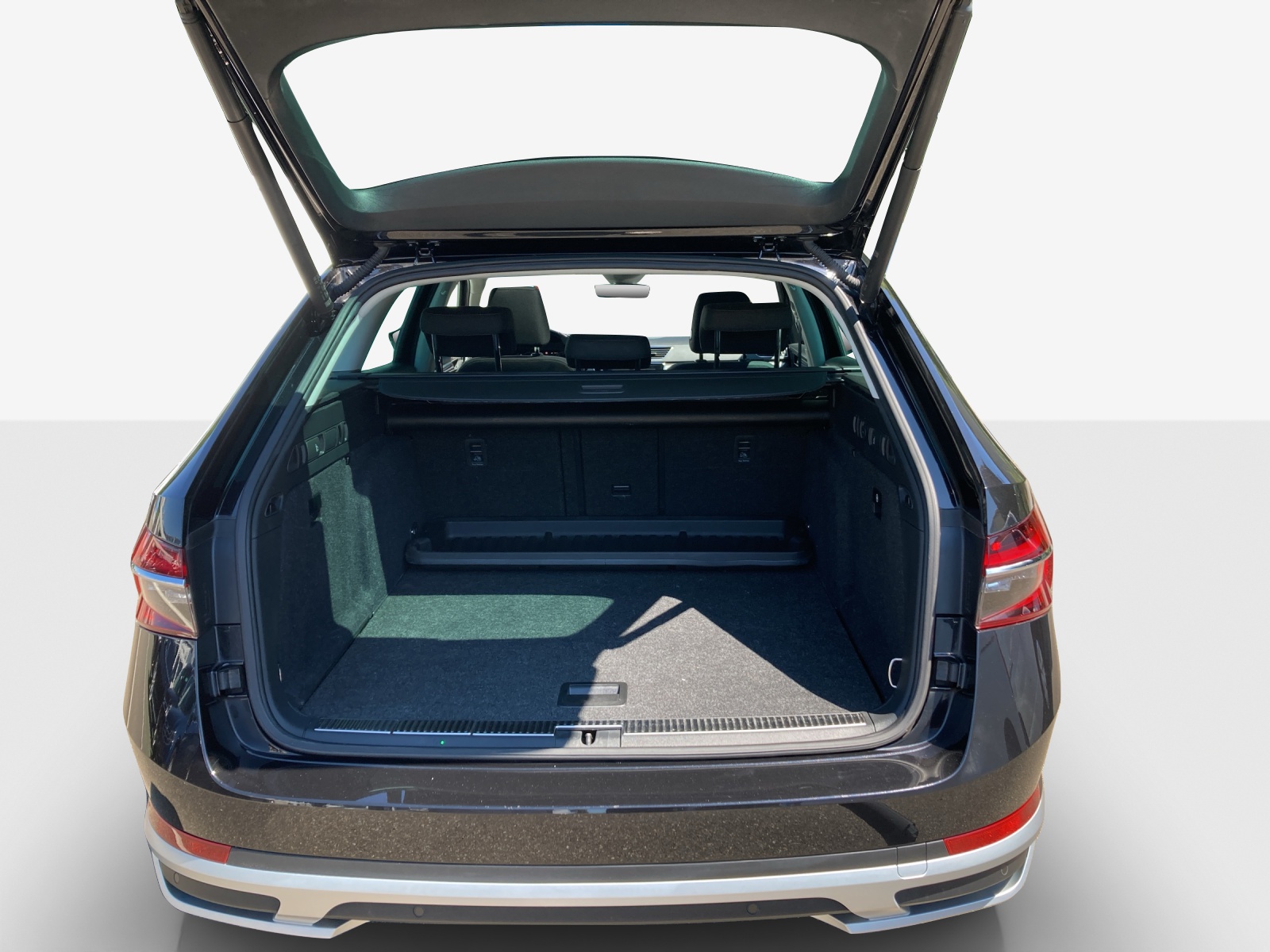 SKODA Superb 2.0 TDi Scout 4x4 DSG-image-12