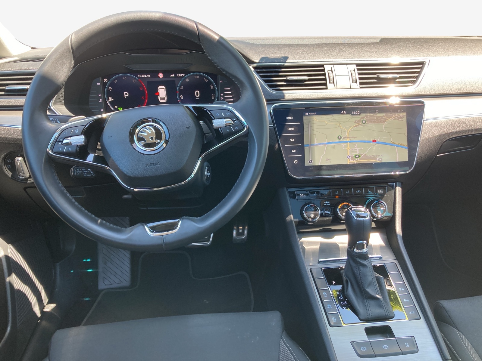 SKODA Superb 2.0 TDi Scout 4x4 DSG-image-8
