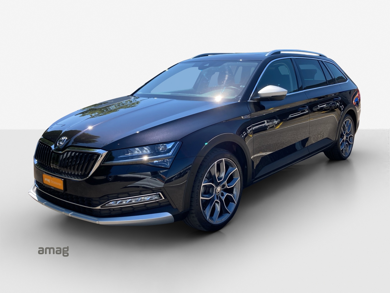 SKODA Superb 2.0 TDi Scout 4x4 DSG-image-0