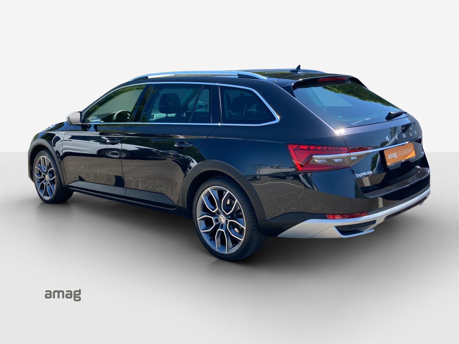 SKODA Superb 2.0 TDi Scout 4x4 DSG-showroom-element-2