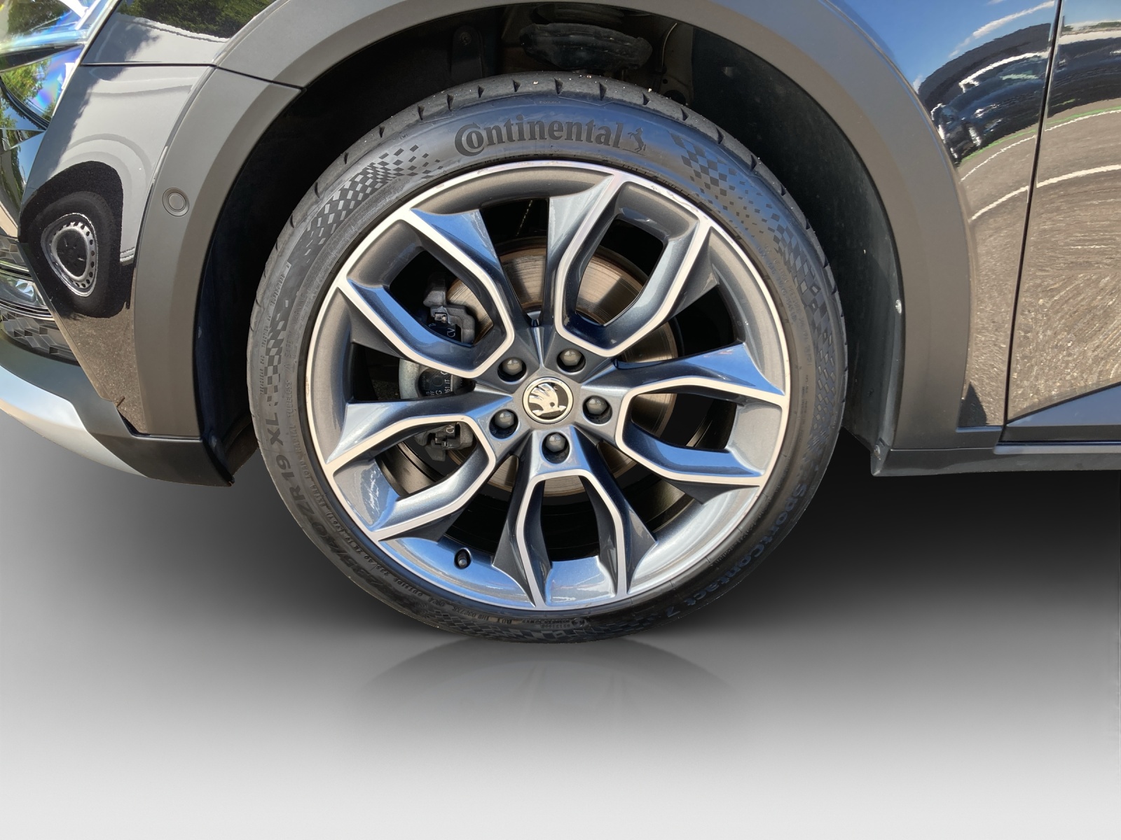 SKODA Superb 2.0 TDi Scout 4x4 DSG-image-15