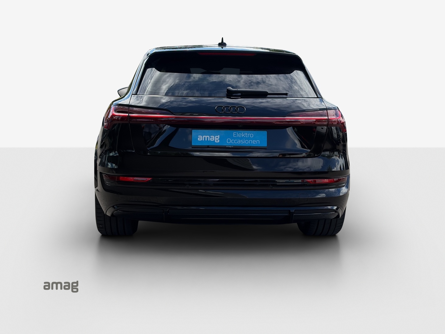 AUDI e-tron S quattro-image-4