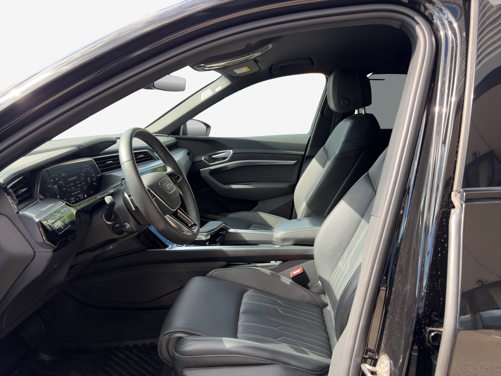 AUDI e-tron S quattro-image-8