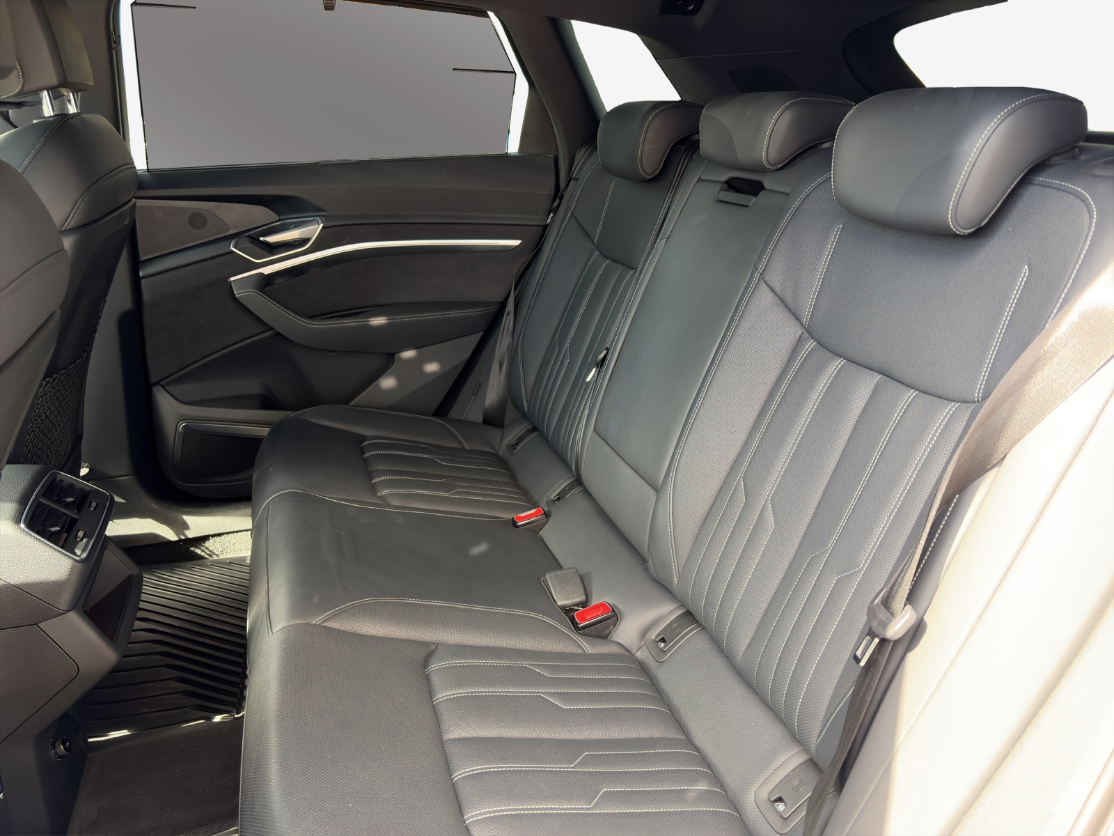 AUDI e-tron S quattro-image-12