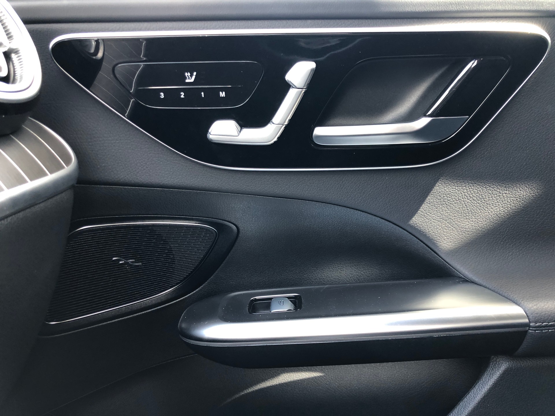 MERCEDES-BENZ C 220 d T 4Matic AMG Line-image-17