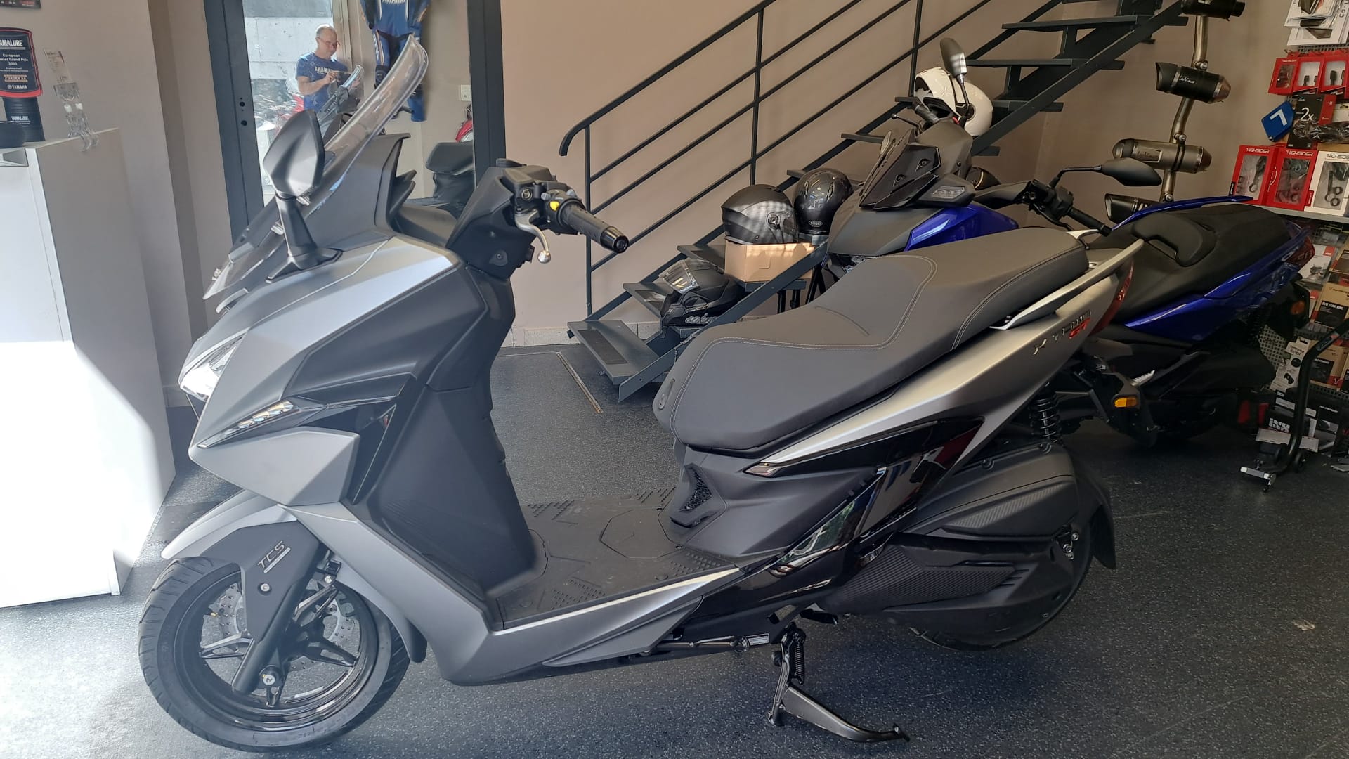 KYMCO SKY TOWN 250-showroom-element-3