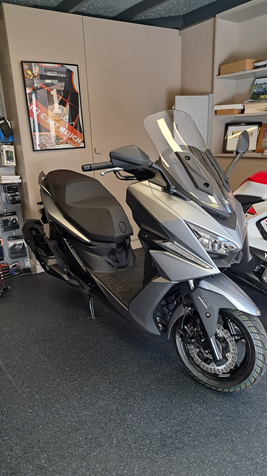 KYMCO SKY TOWN 250