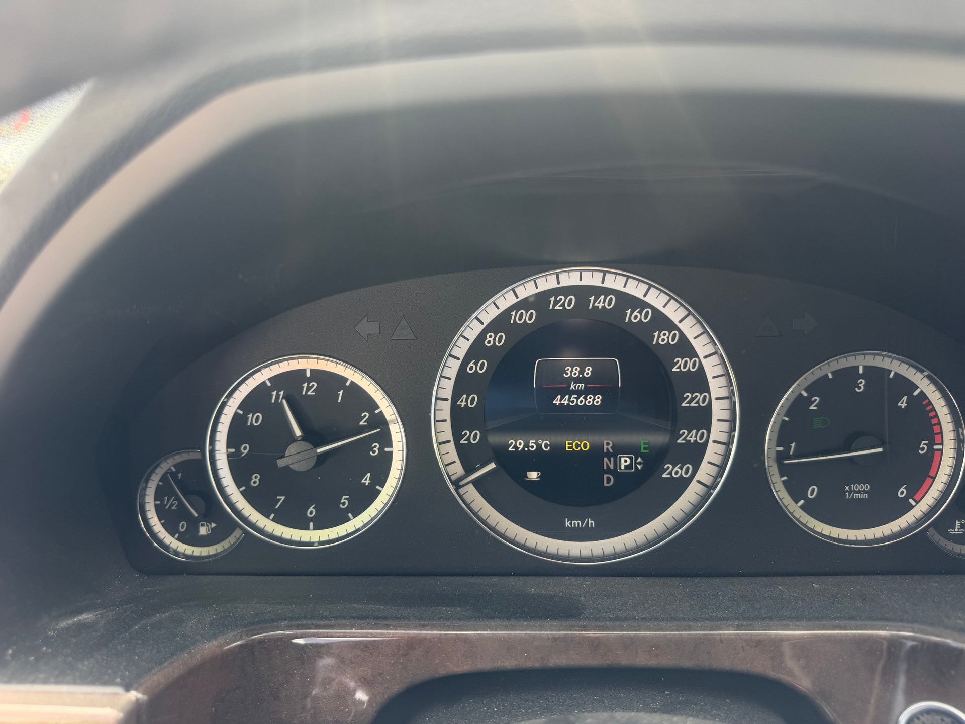 MERCEDES-BENZ E 250 CDI BlueEfficiency 4Matic 7G-Tronic-image-6