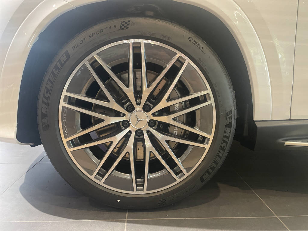 MERCEDES-BENZ GLE 53 Hybrid EQ Star AMG 4MATIC+-image-4
