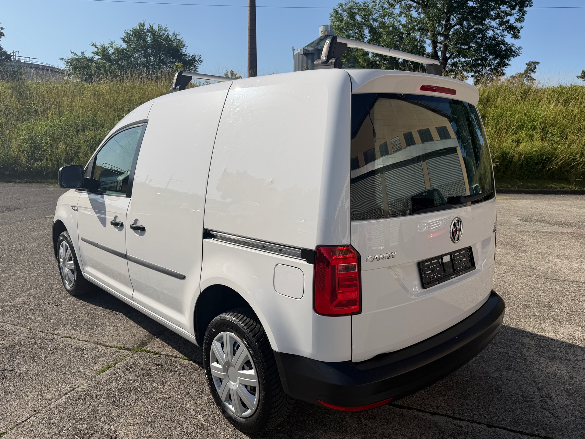VW Caddy 2.0TDI 4Motion BlueMotion Technology-image-2