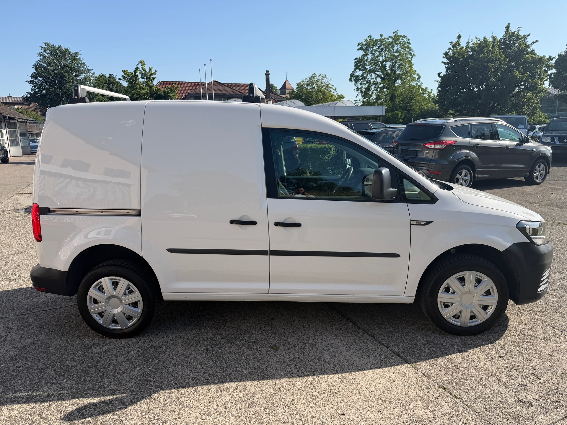 VW Caddy 2.0TDI 4Motion BlueMotion Technology-image-5