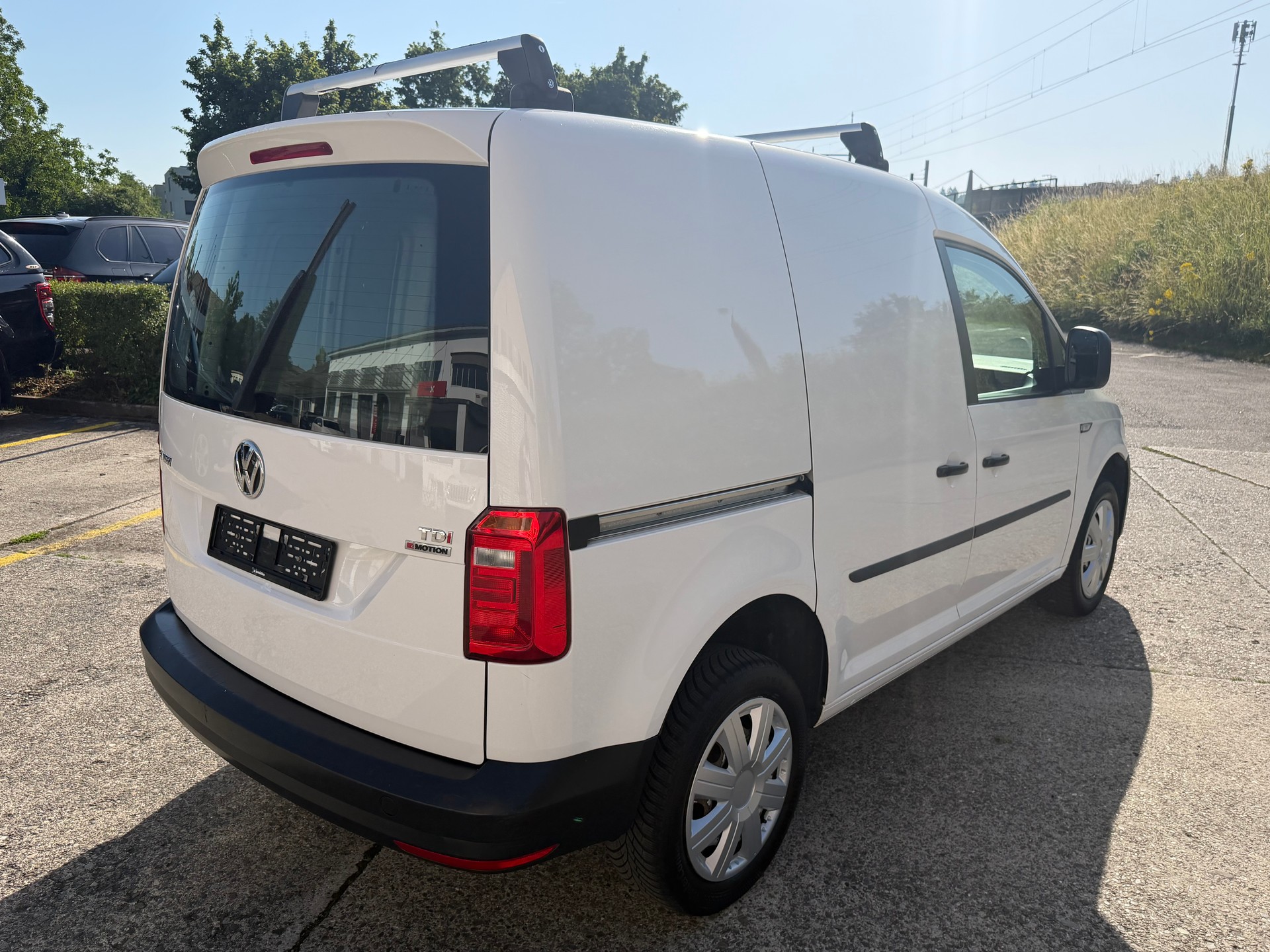 VW Caddy 2.0TDI 4Motion BlueMotion Technology-image-4
