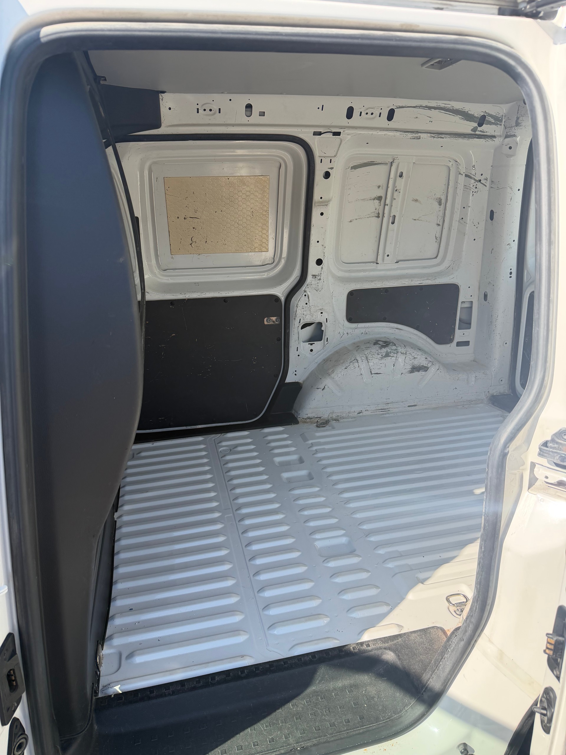 VW Caddy 2.0TDI 4Motion BlueMotion Technology-image-7