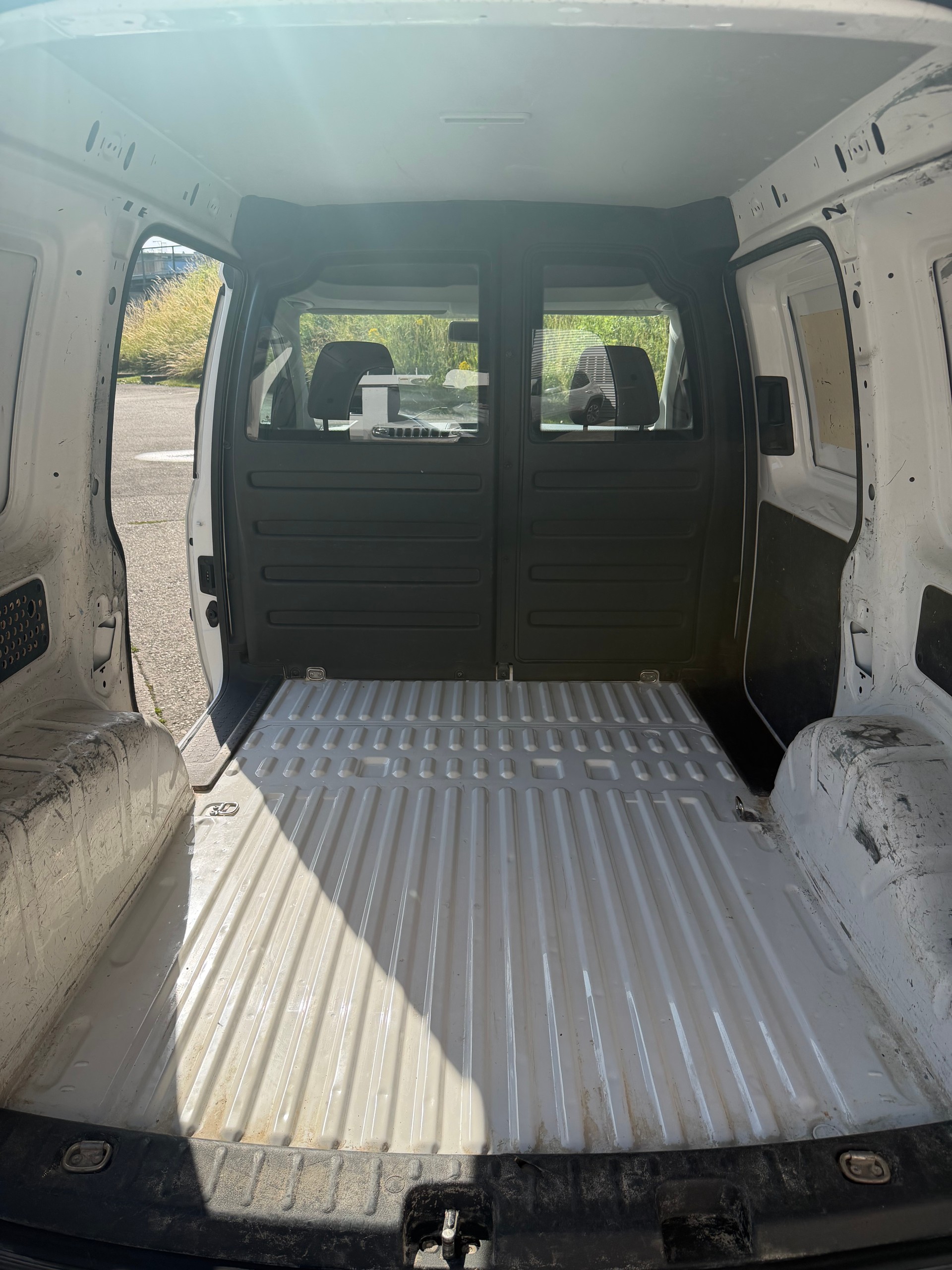 VW Caddy 2.0TDI 4Motion BlueMotion Technology-image-8