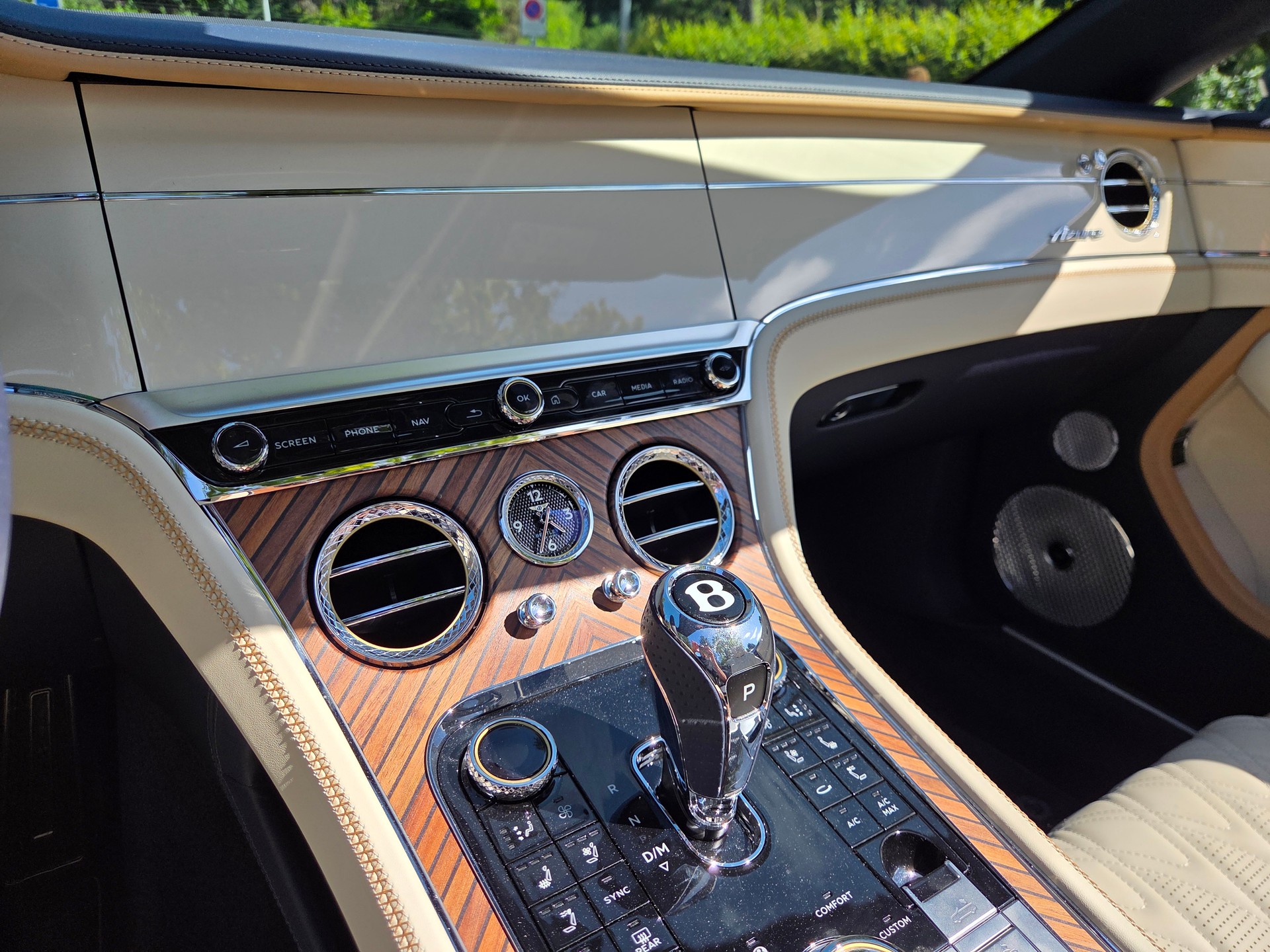 BENTLEY CONTINENTAL GTC AZURE-image-9