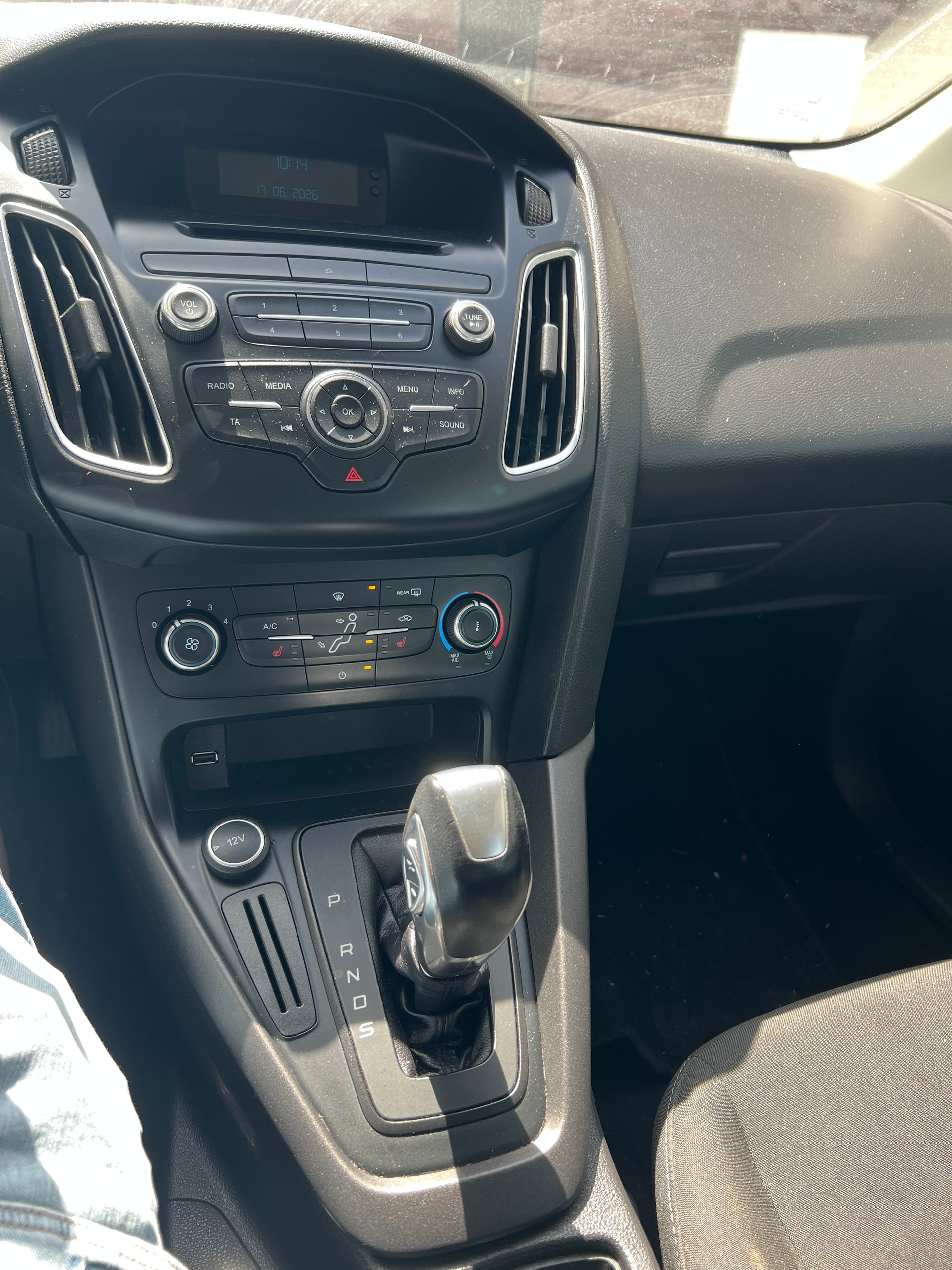 FORD Focus 1.6i VCT Trend PowerShift-image-5