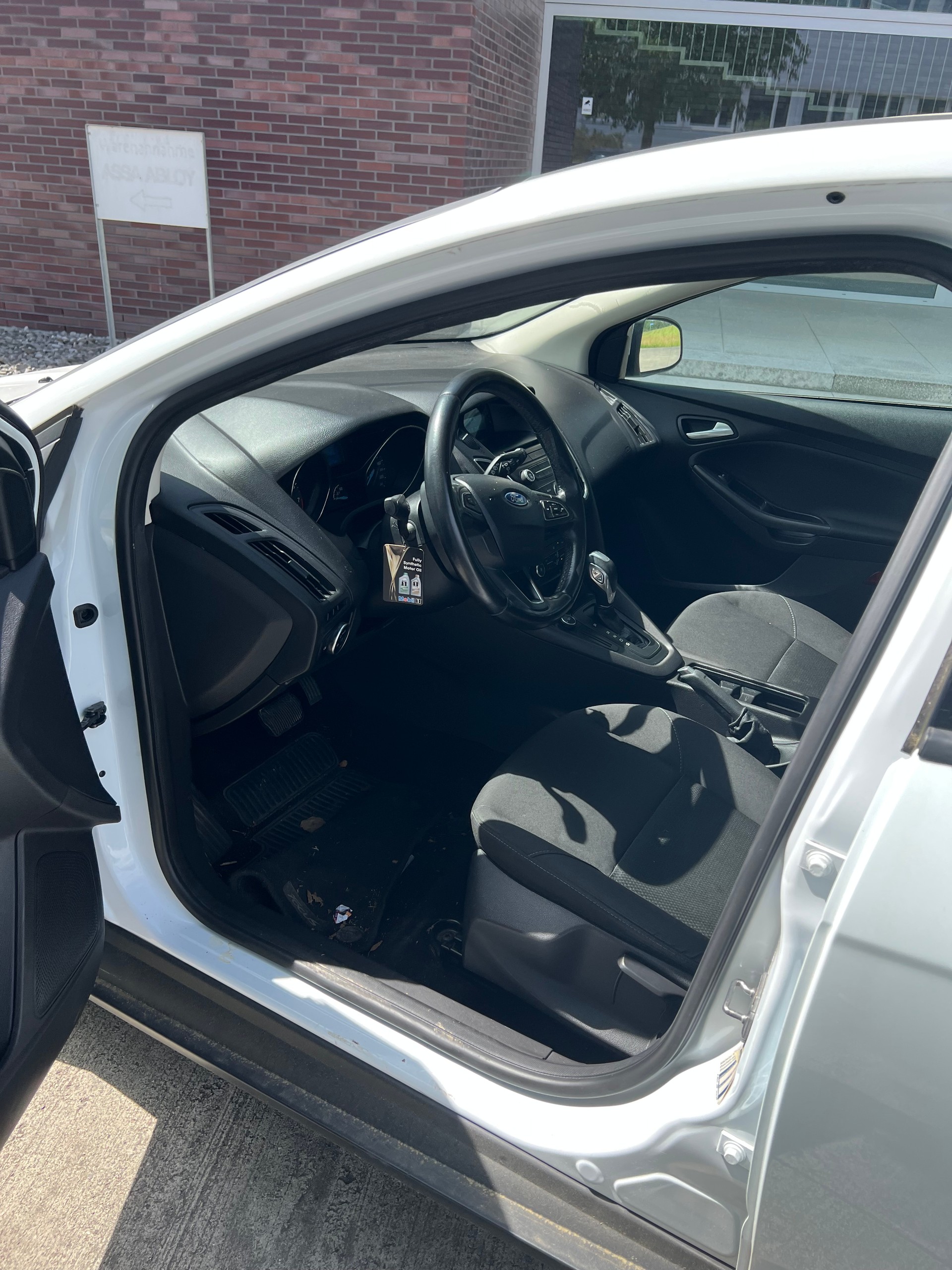 FORD Focus 1.6i VCT Trend PowerShift-image-4