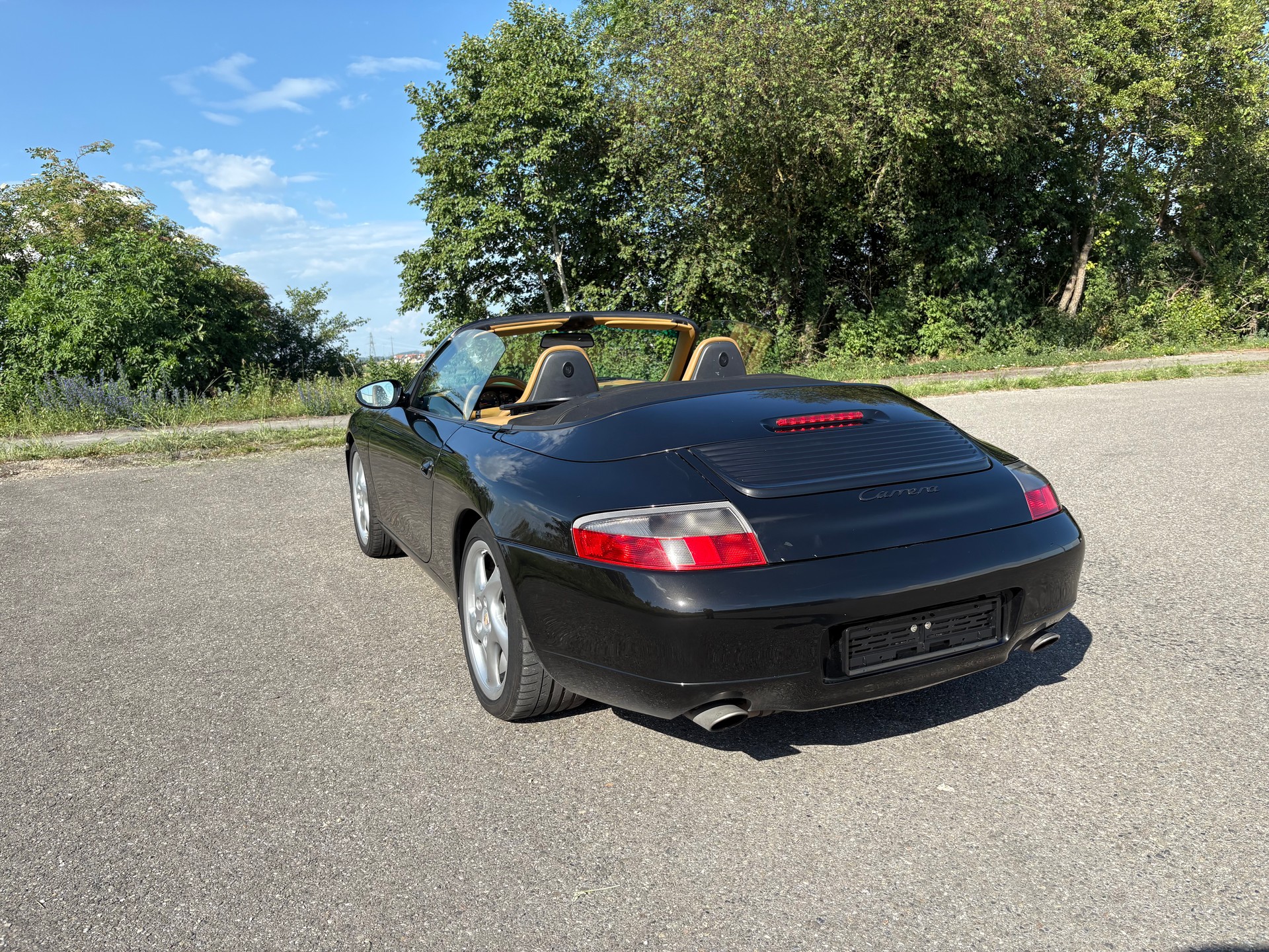 PORSCHE 911 Carrera Cabrio-image-6