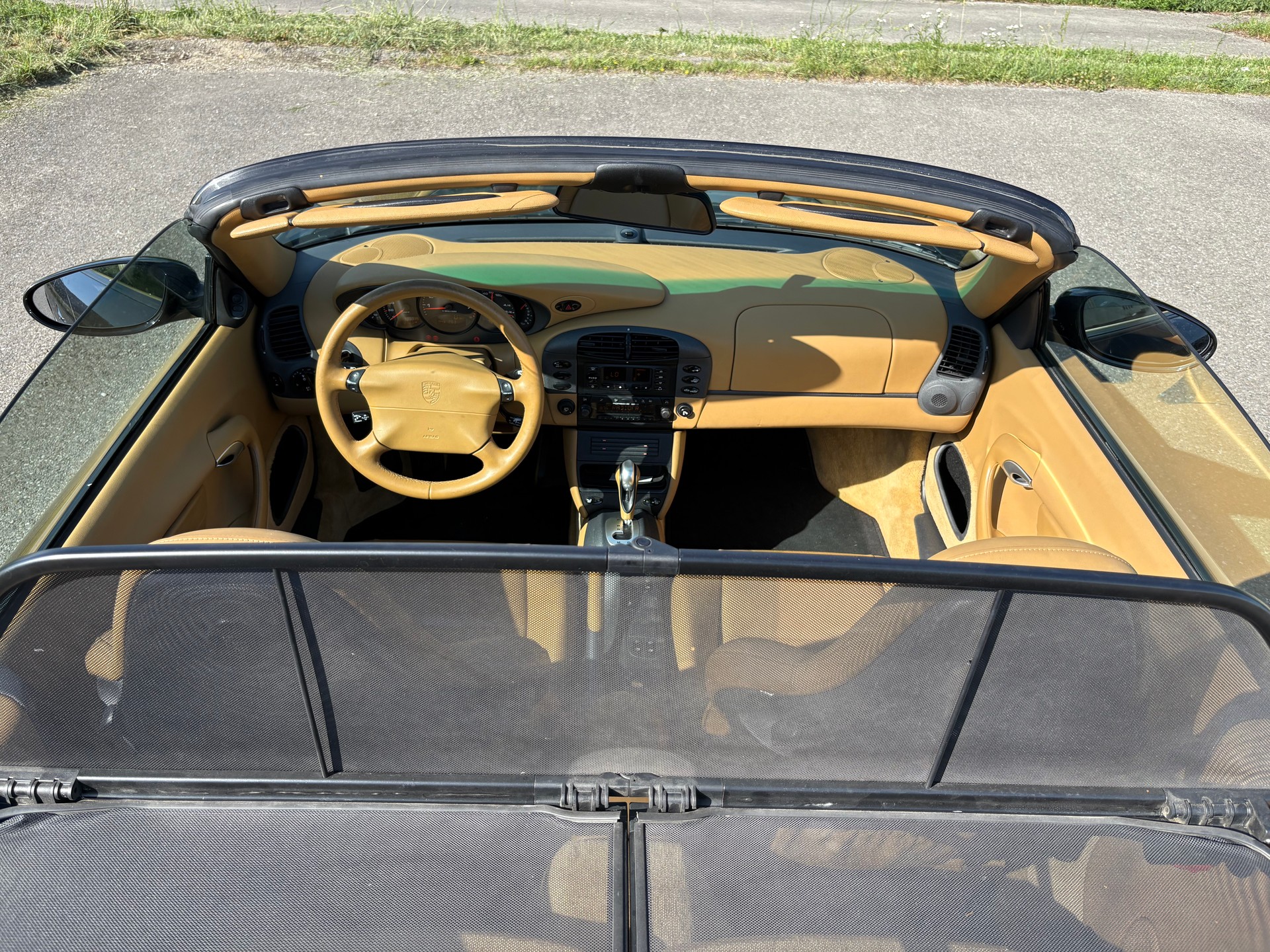 PORSCHE 911 Carrera Cabrio-image-9