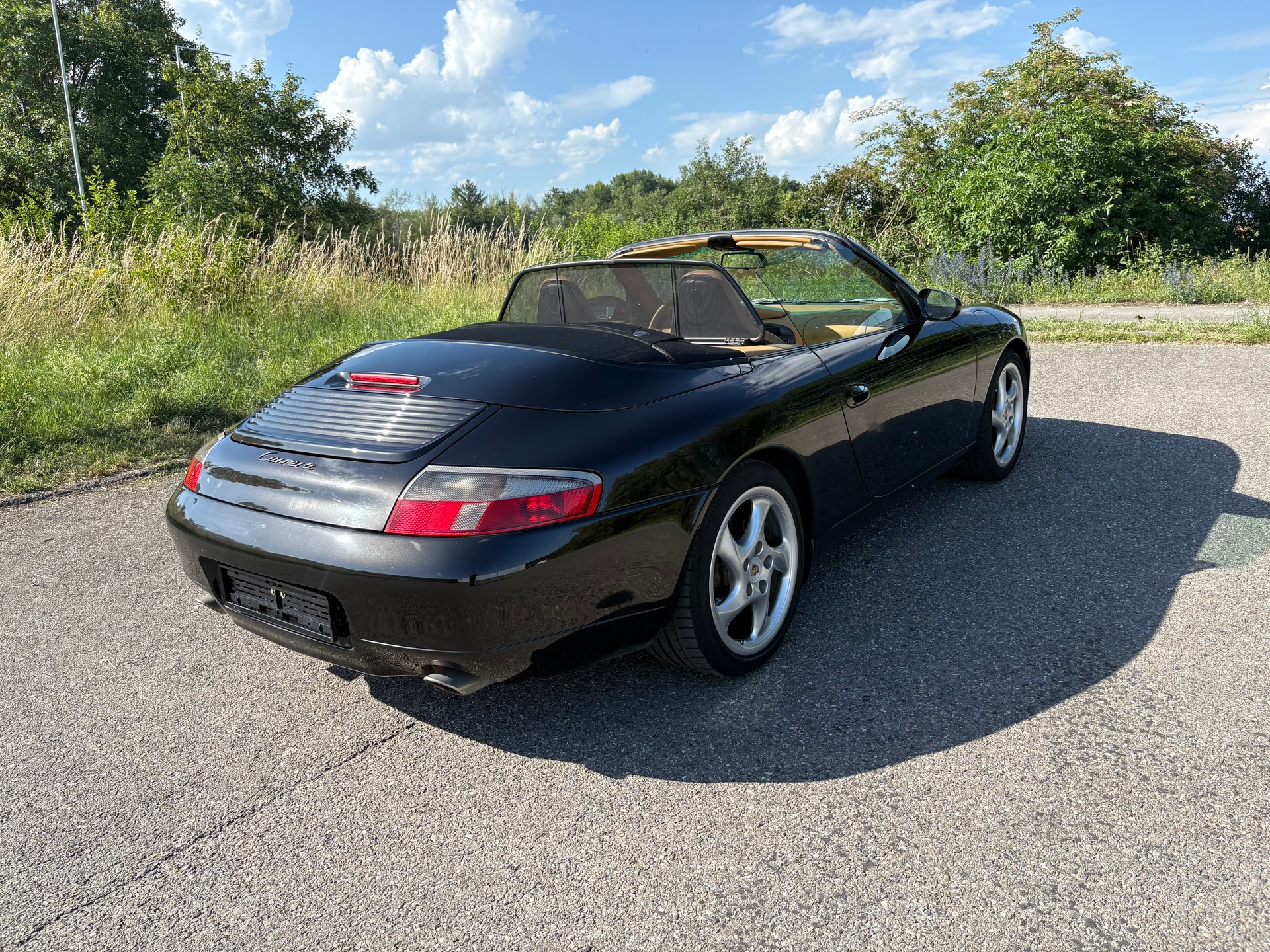 PORSCHE 911 Carrera Cabrio-image-8