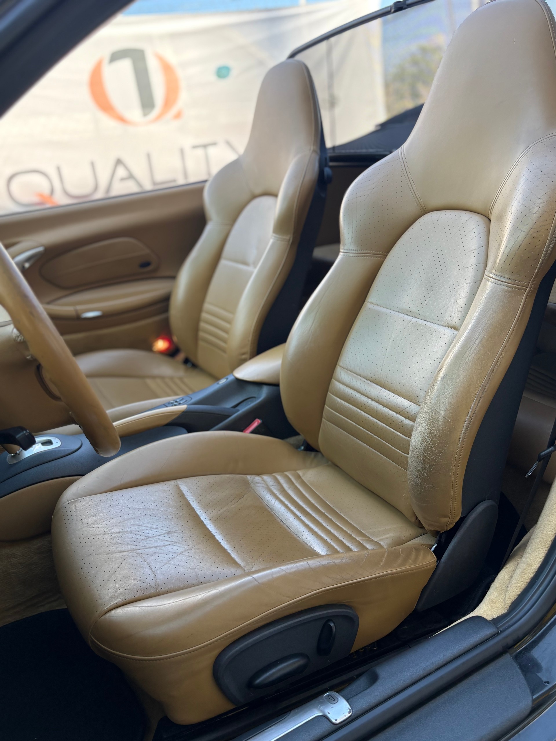 PORSCHE 911 Carrera Cabrio-image-10