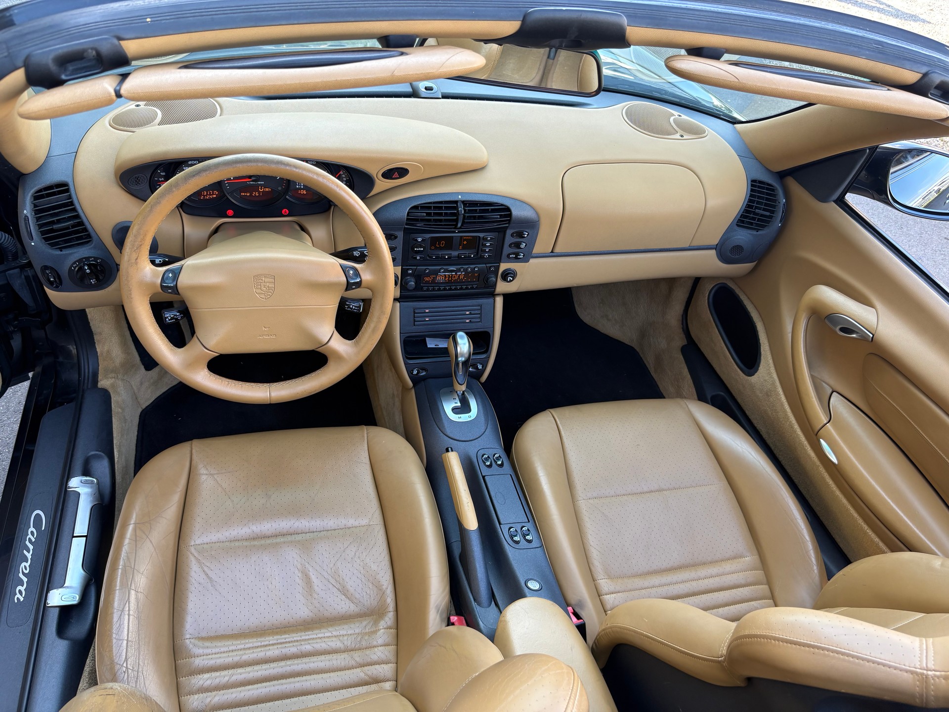 PORSCHE 911 Carrera Cabrio-image-13