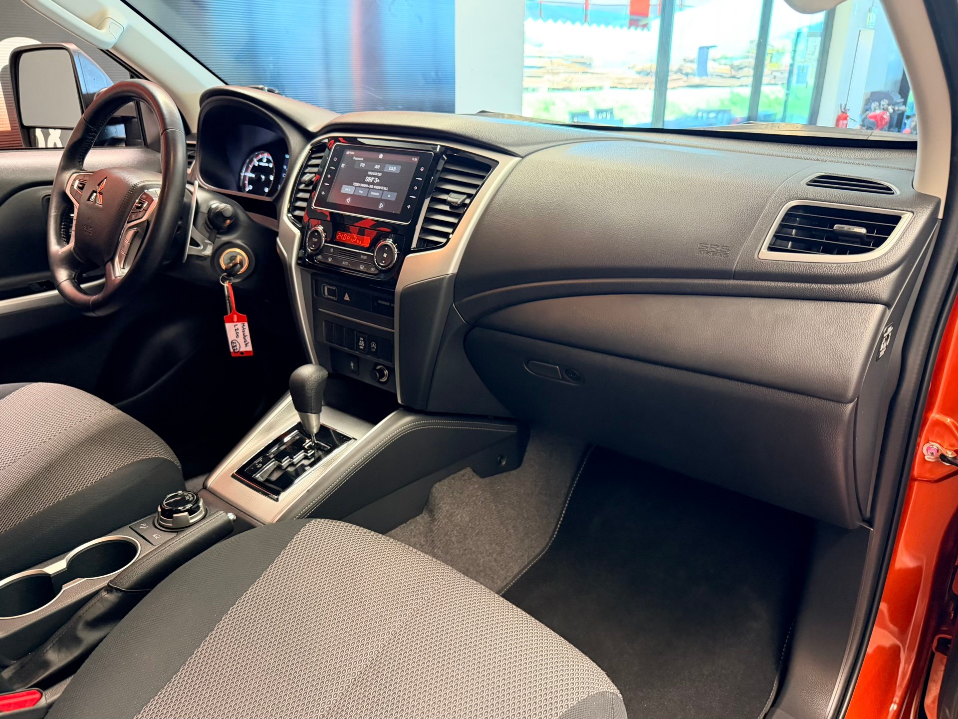 MITSUBISHI L 200 2.2 Style+ Double Cab Automat-image-17