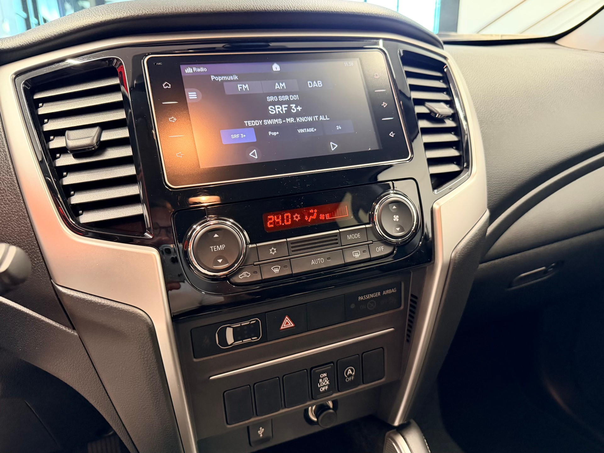 MITSUBISHI L 200 2.2 Style+ Double Cab Automat-image-22