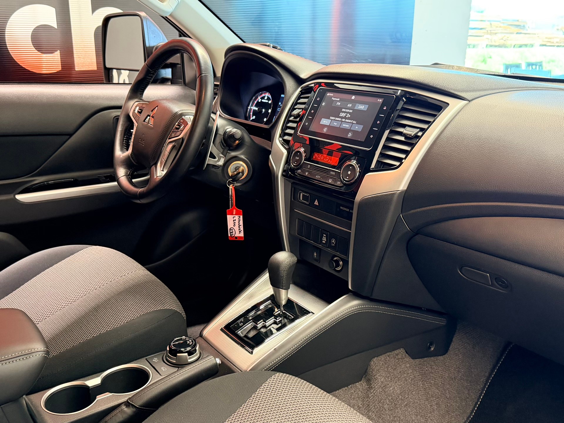 MITSUBISHI L 200 2.2 Style+ Double Cab Automat-image-18