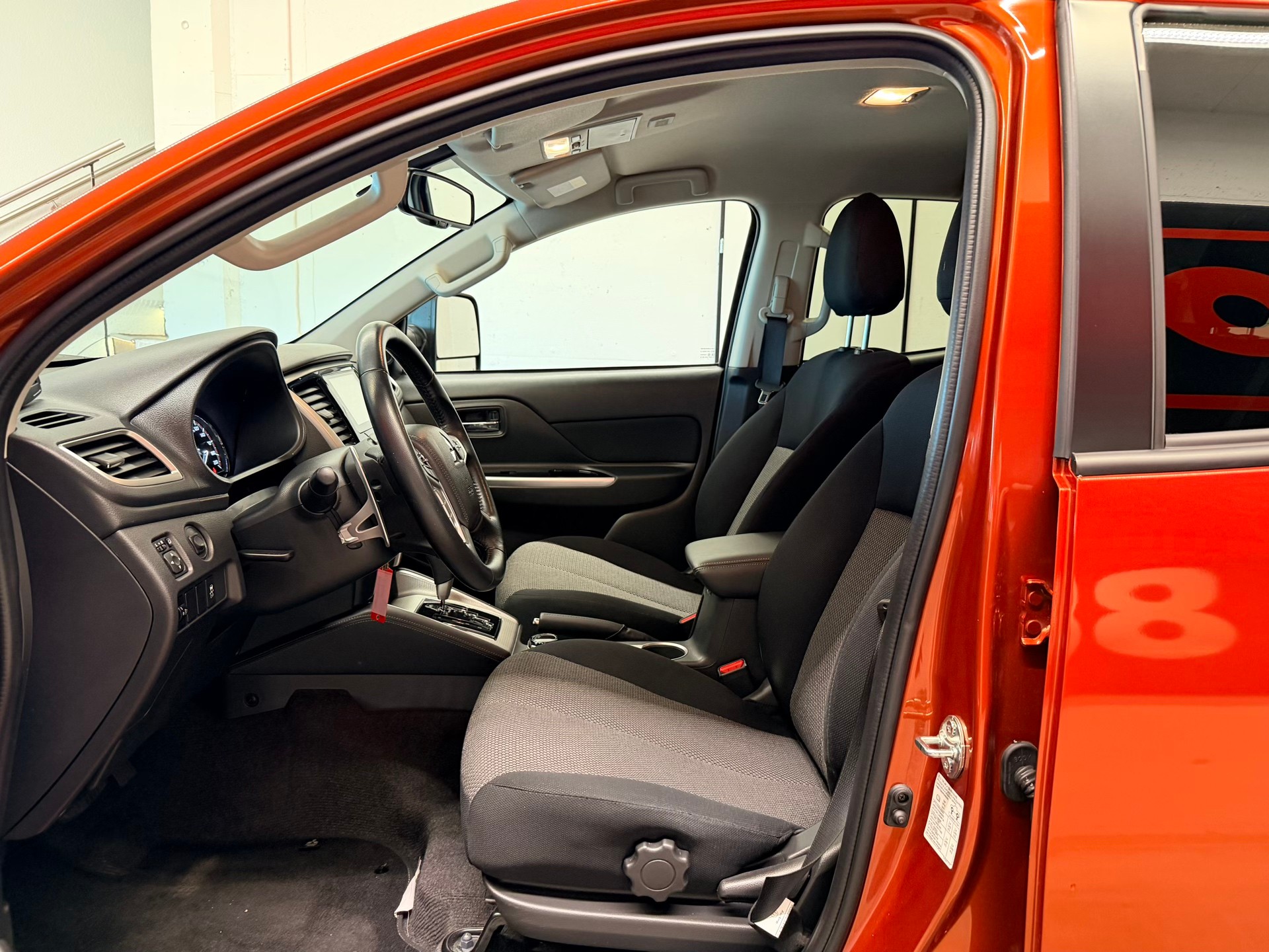 MITSUBISHI L 200 2.2 Style+ Double Cab Automat-image-13