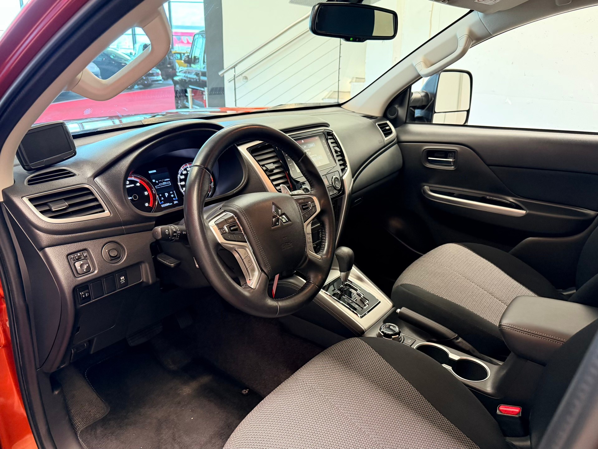 MITSUBISHI L 200 2.2 Style+ Double Cab Automat-image-11