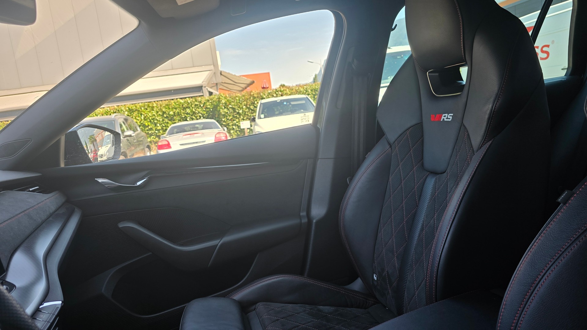 SKODA Octavia Combi 2.0 TDI DSG Style 4x4-image-13