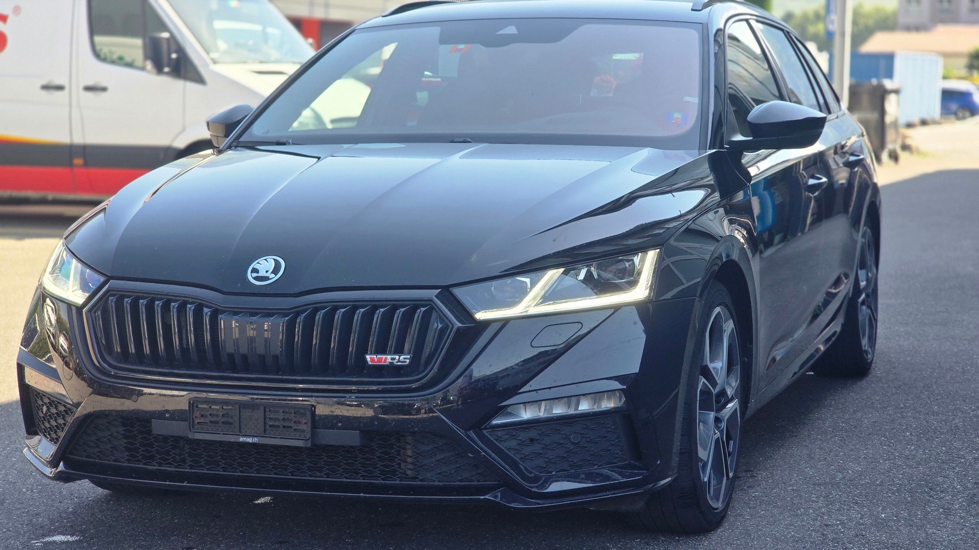 SKODA Octavia Combi 2.0 TDI DSG Style 4x4-image-1