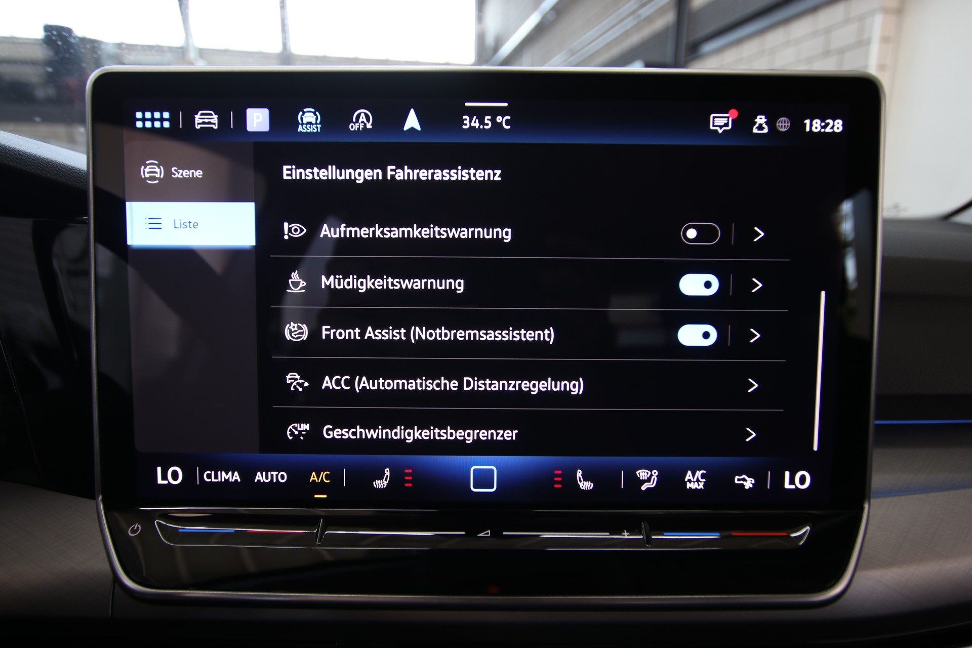 VW Golf 1.5 e TSI mHEV Live Plus DSG-image-18