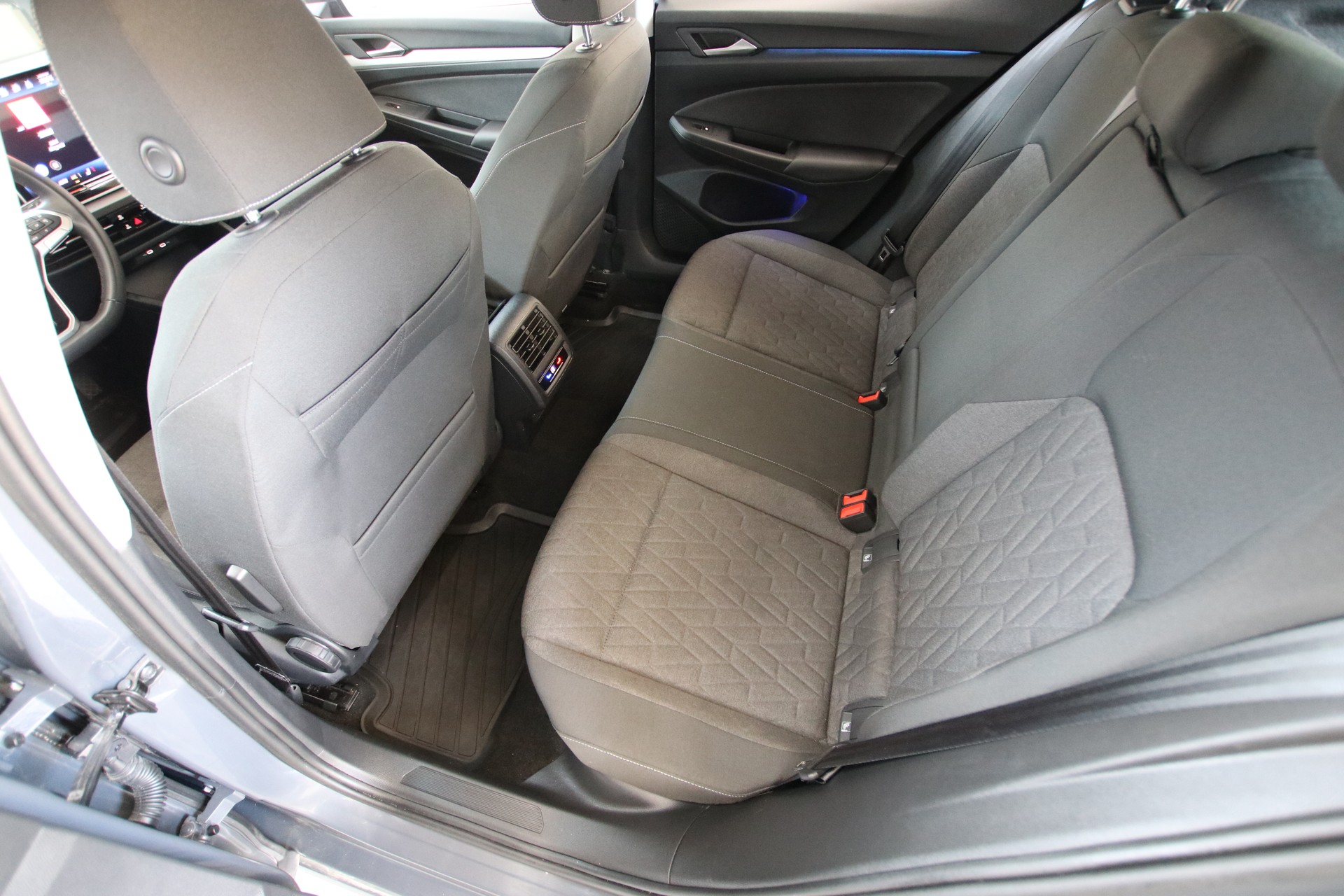 VW Golf 1.5 e TSI mHEV Live Plus DSG-image-13