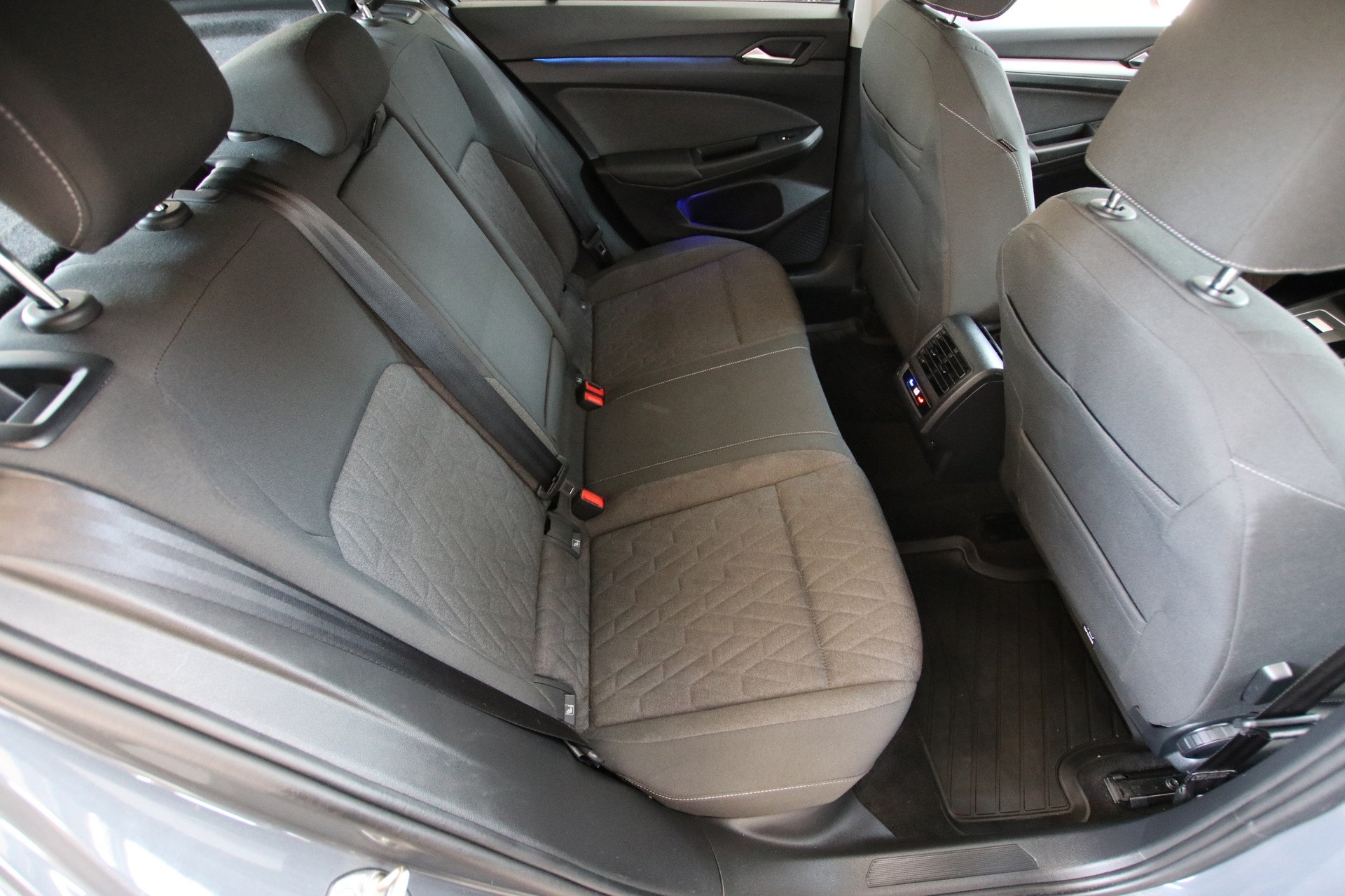 VW Golf 1.5 e TSI mHEV Live Plus DSG-image-14