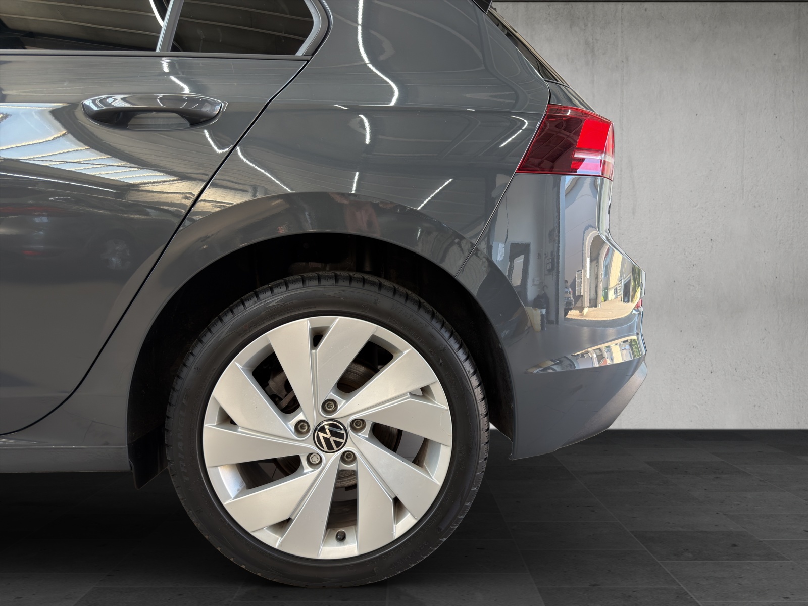 VW Golf 1.5 e TSI mHEV Live Plus DSG-image-8