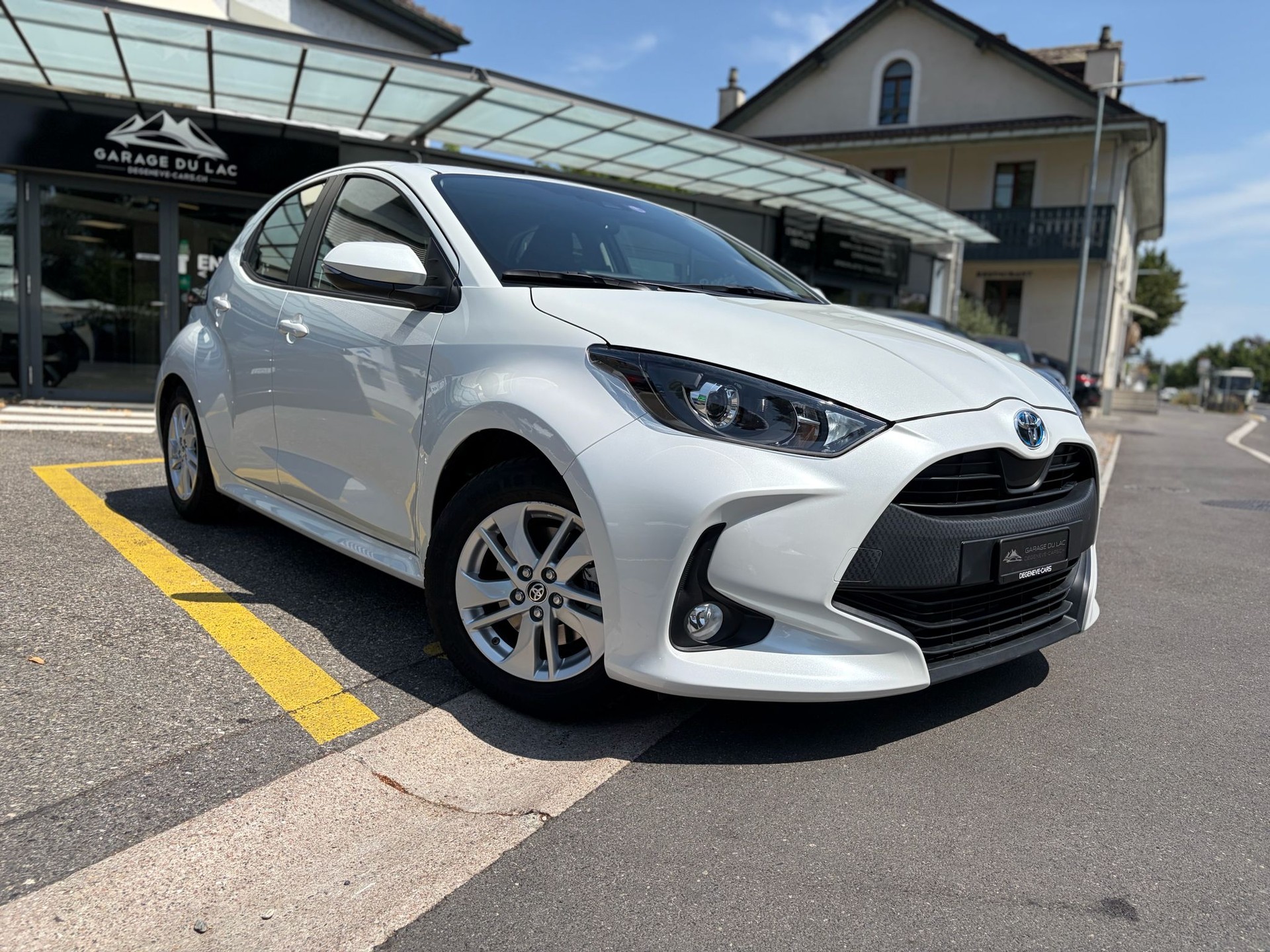 TOYOTA Yaris 1.5 Trend e-CVT-image-0