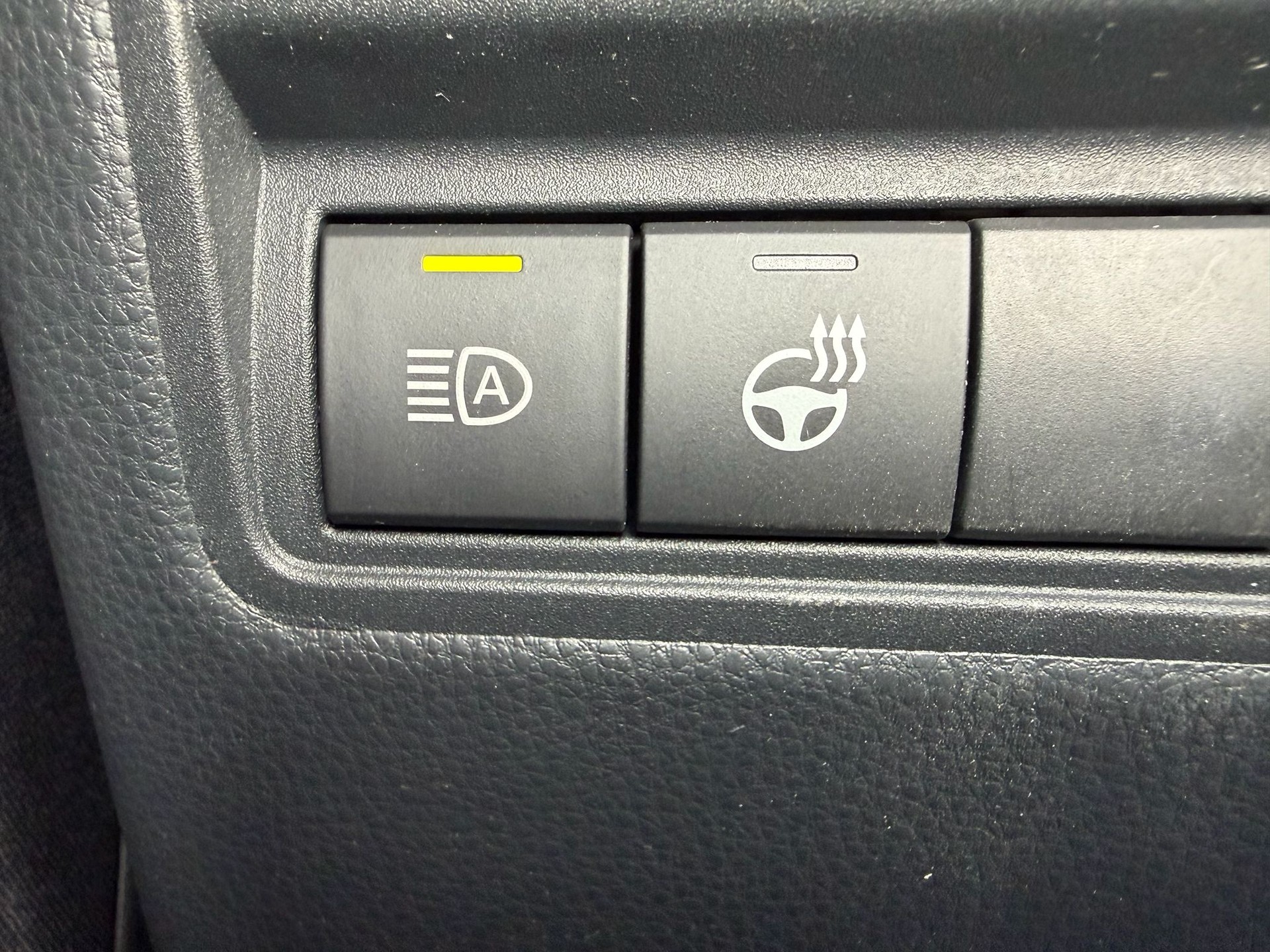 TOYOTA Yaris 1.5 Trend e-CVT-image-17