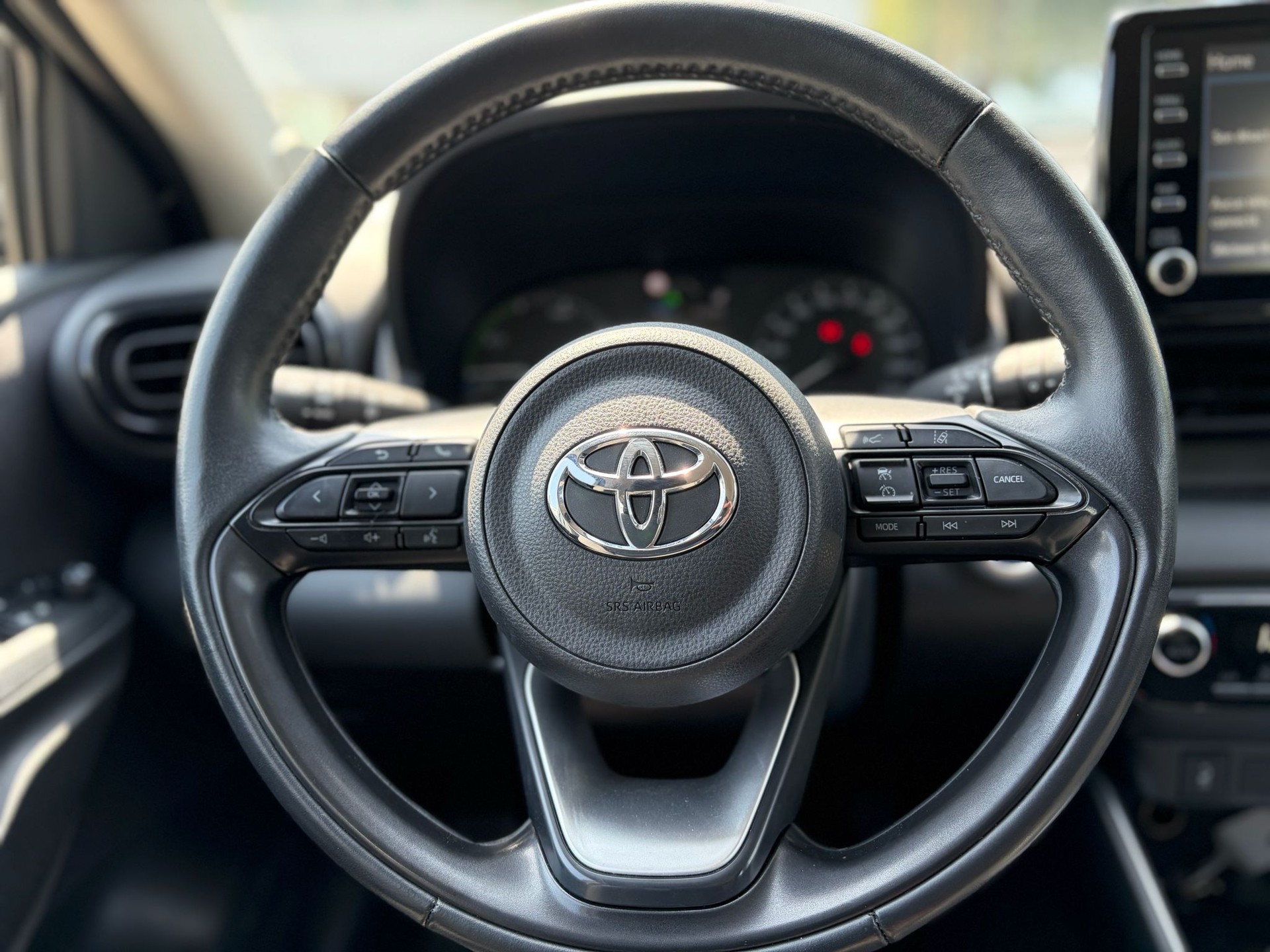 TOYOTA Yaris 1.5 Trend e-CVT-image-12