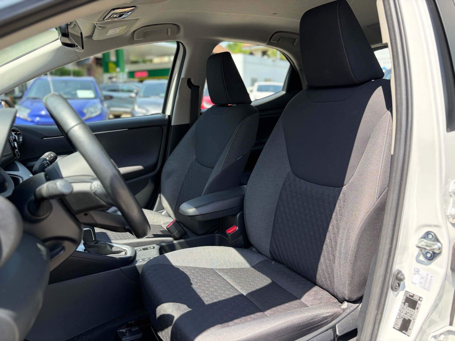 TOYOTA Yaris 1.5 Trend e-CVT-image-8