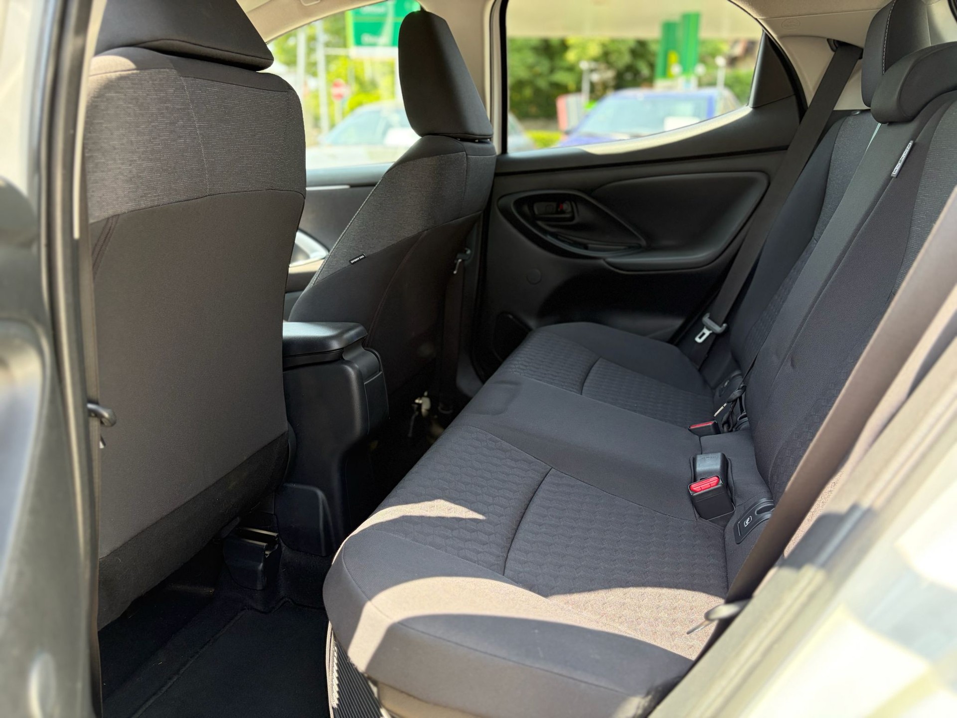 TOYOTA Yaris 1.5 Trend e-CVT-image-9