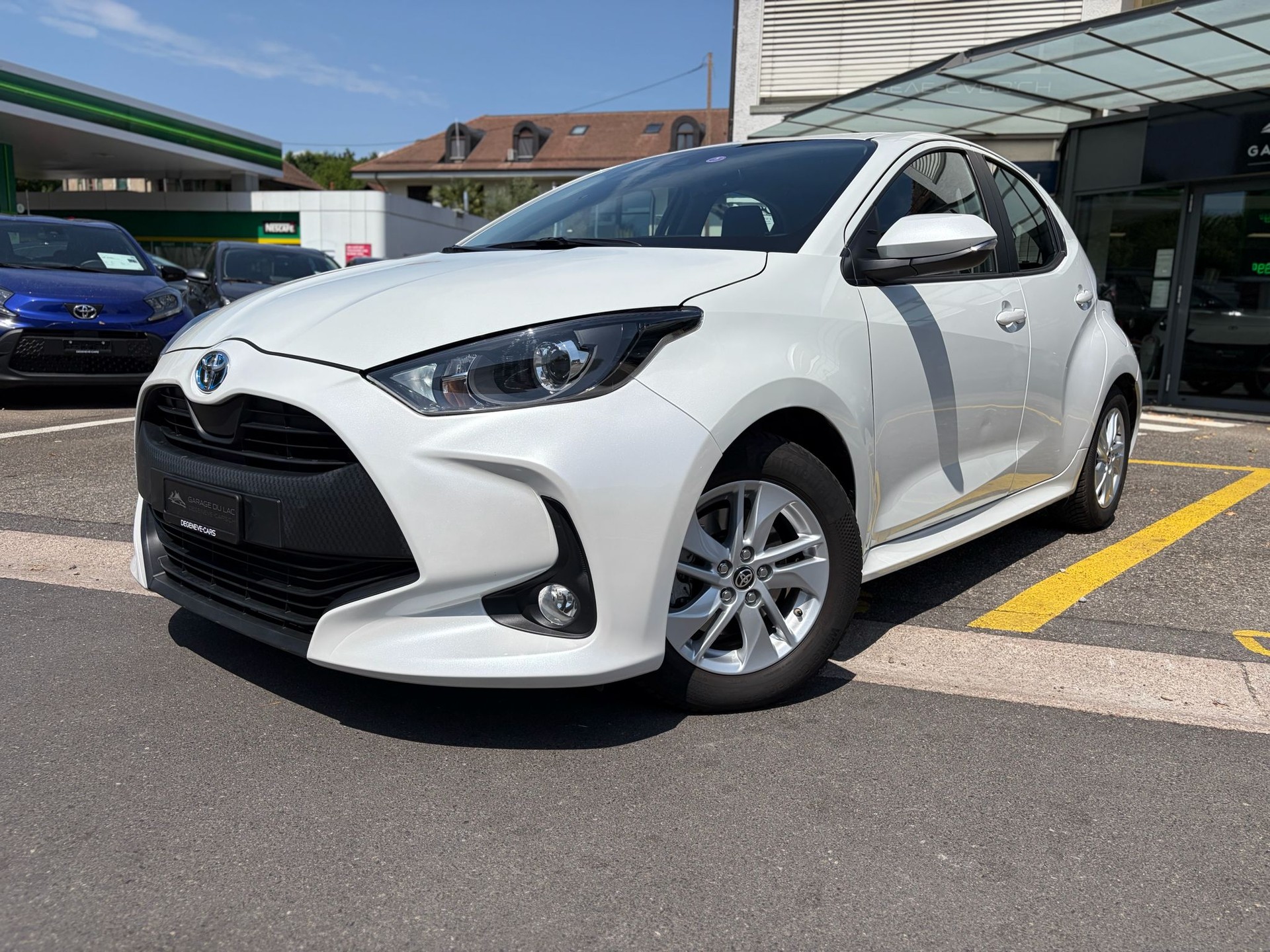TOYOTA Yaris 1.5 Trend e-CVT-image-1