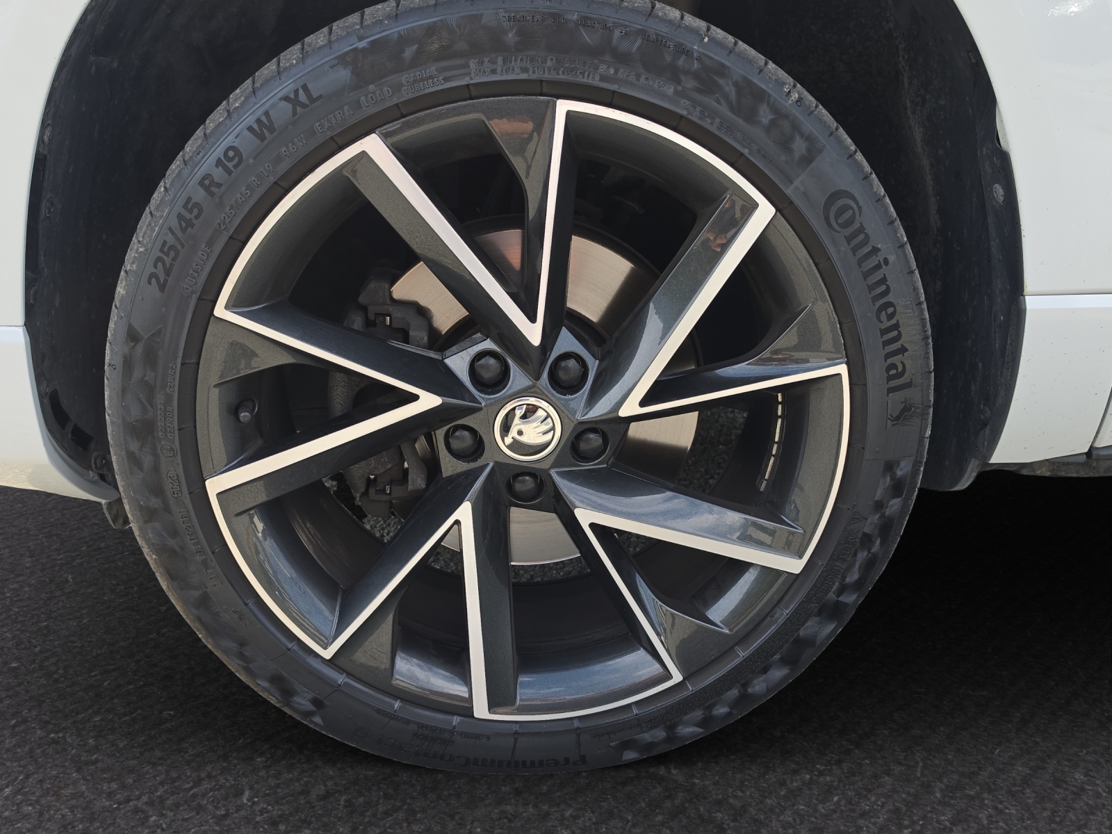 SKODA Karoq 2.0 TSI SportLine 4x4 DSG-image-14