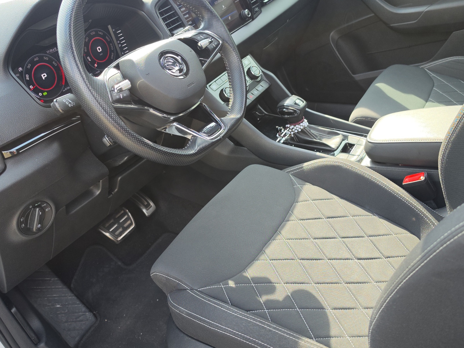 SKODA Karoq 2.0 TSI SportLine 4x4 DSG-image-13