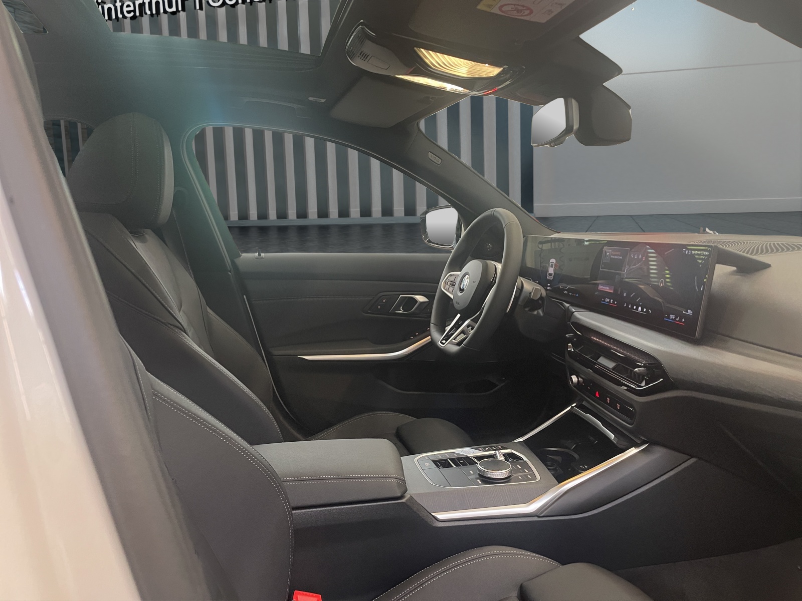 BMW 330i xDrive SAG Touring-image-11