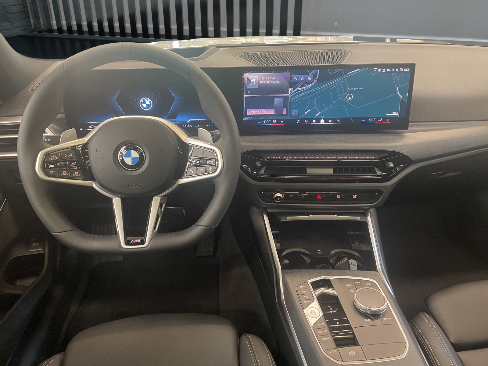 BMW 330i xDrive SAG Touring-image-6